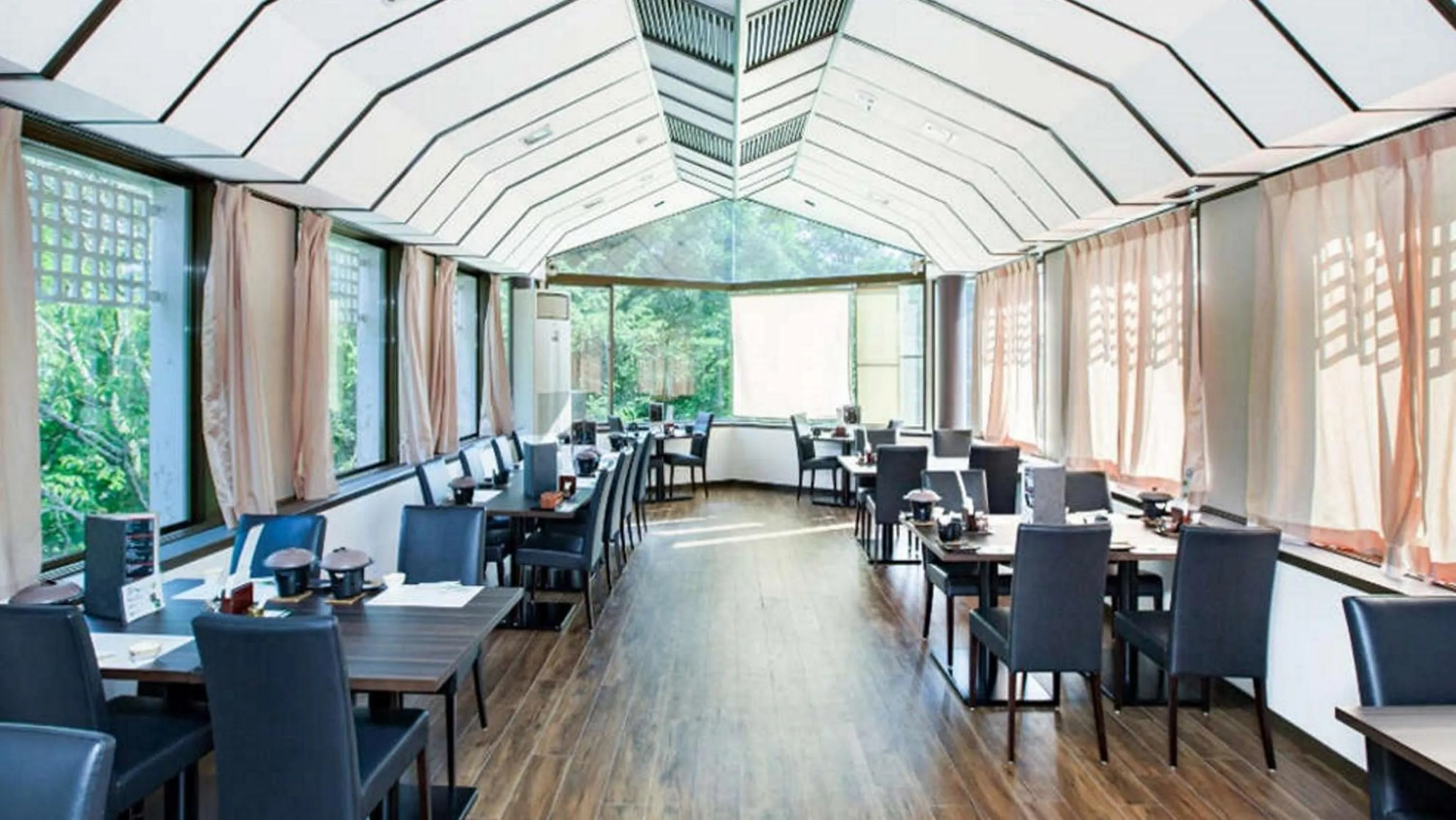 Restaurant/places to eat in Izu Ippeki Lake Lakeside Terrace