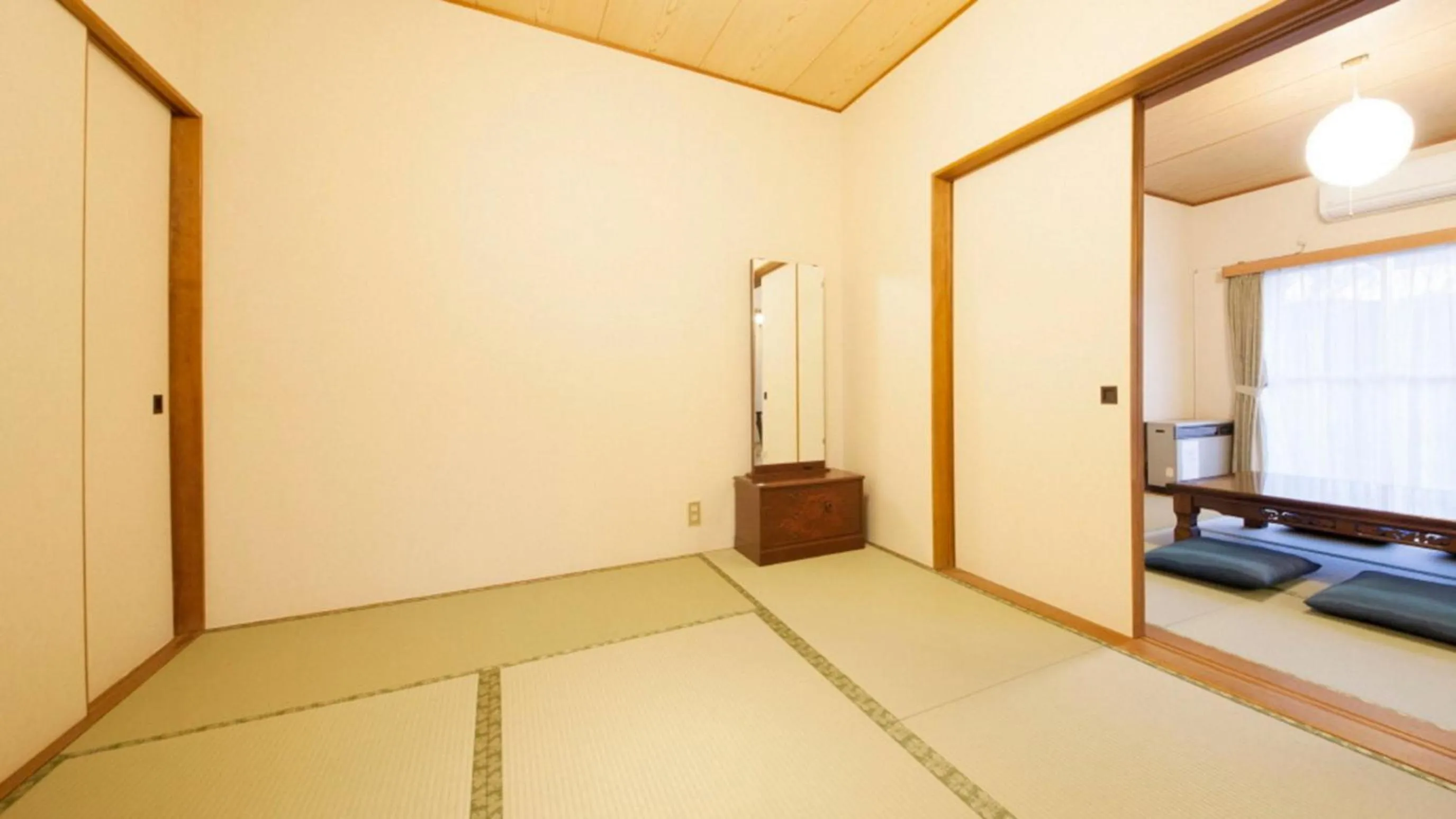 Photo of the whole room in Izu Ippeki Lake Lakeside Terrace