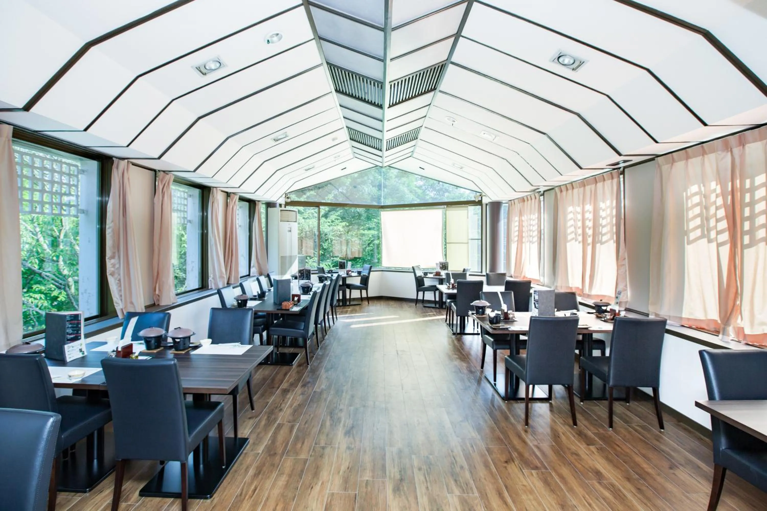 Restaurant/places to eat in Izu Ippeki Lake Lakeside Terrace