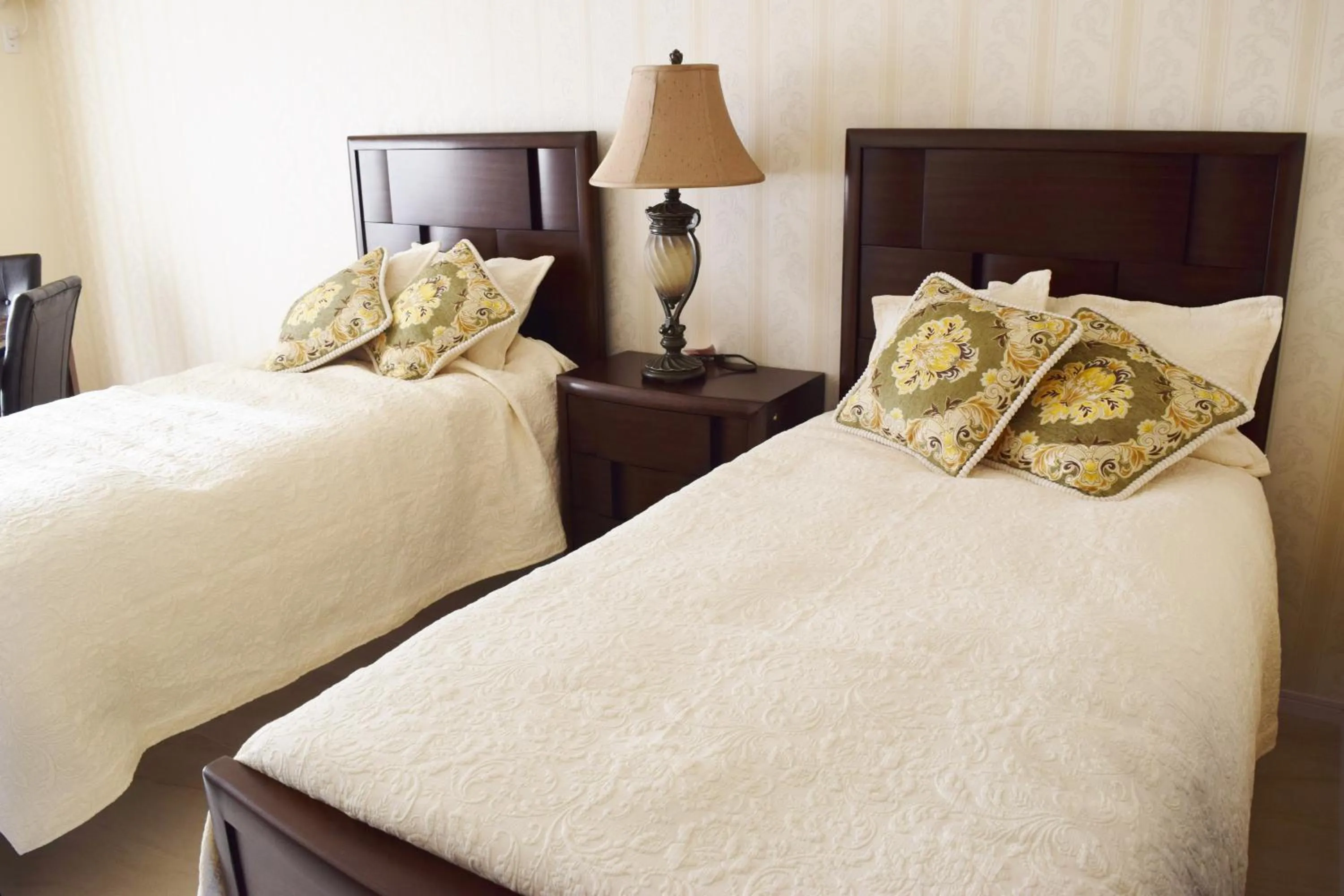 Photo of the whole room, Bed in Wisteria Condominium Resort