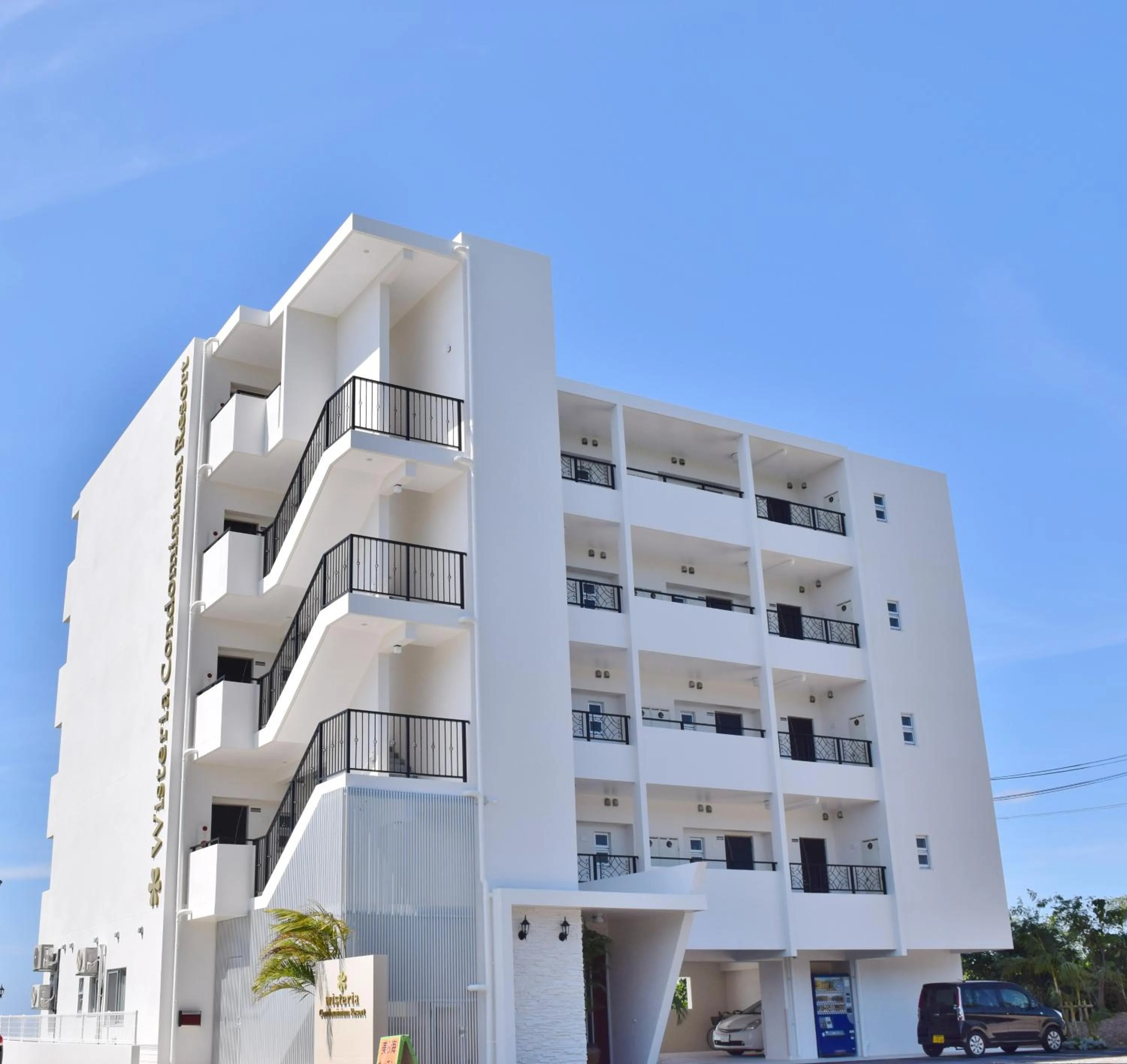 Facade/entrance in Wisteria Condominium Resort