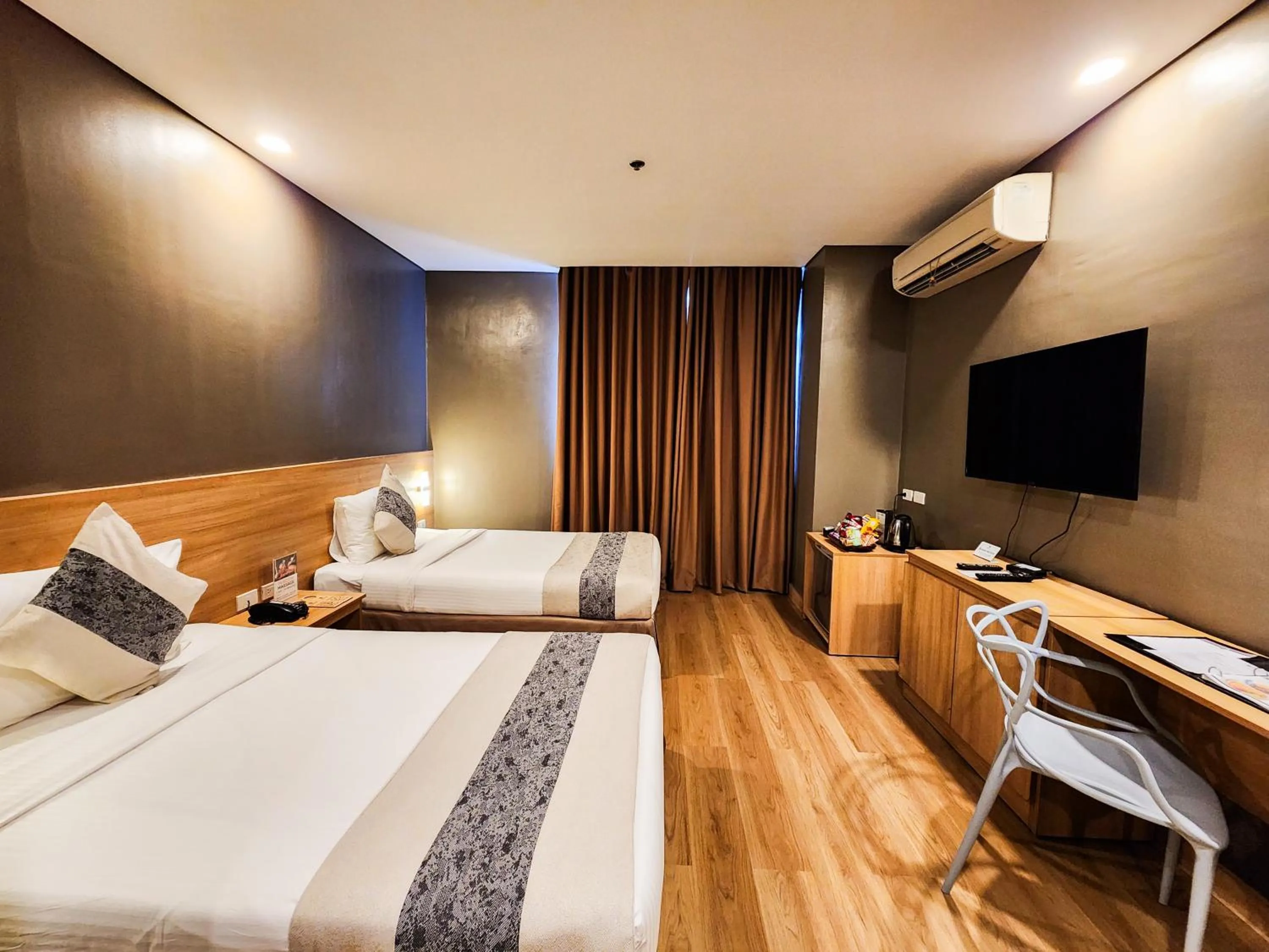 Bed in Madison 101 Hotel + Tower