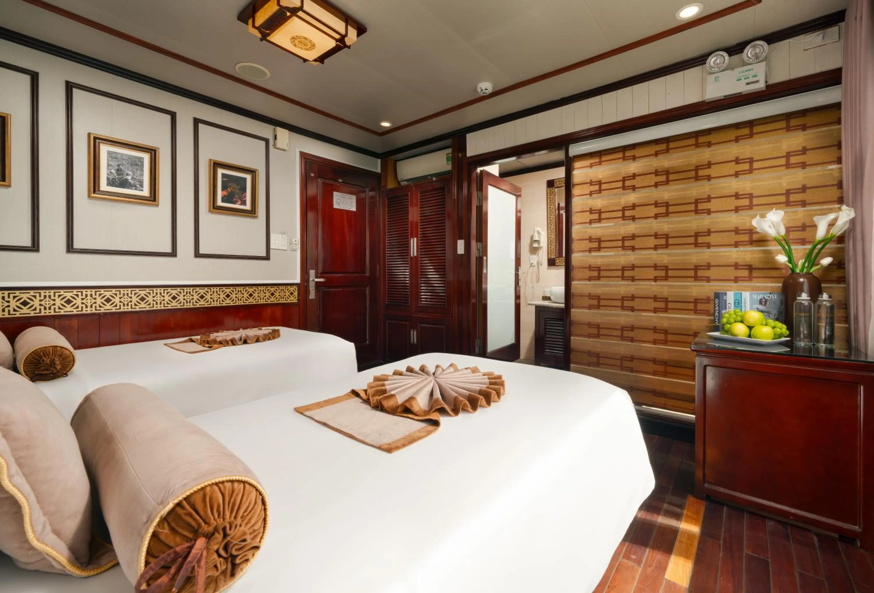Bed in Swan Cruises Halong