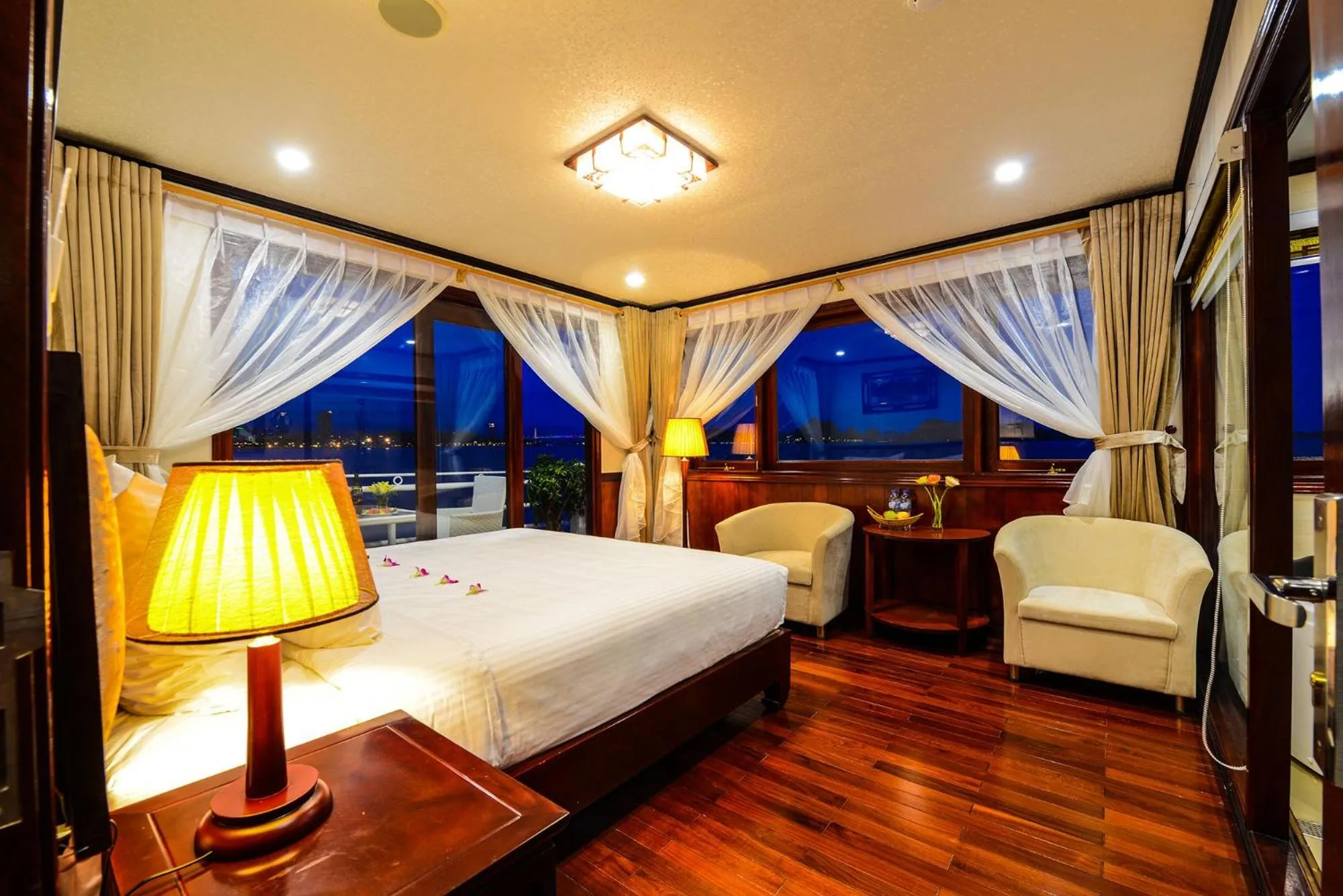 Photo of the whole room, Bed in Swan Cruises Halong