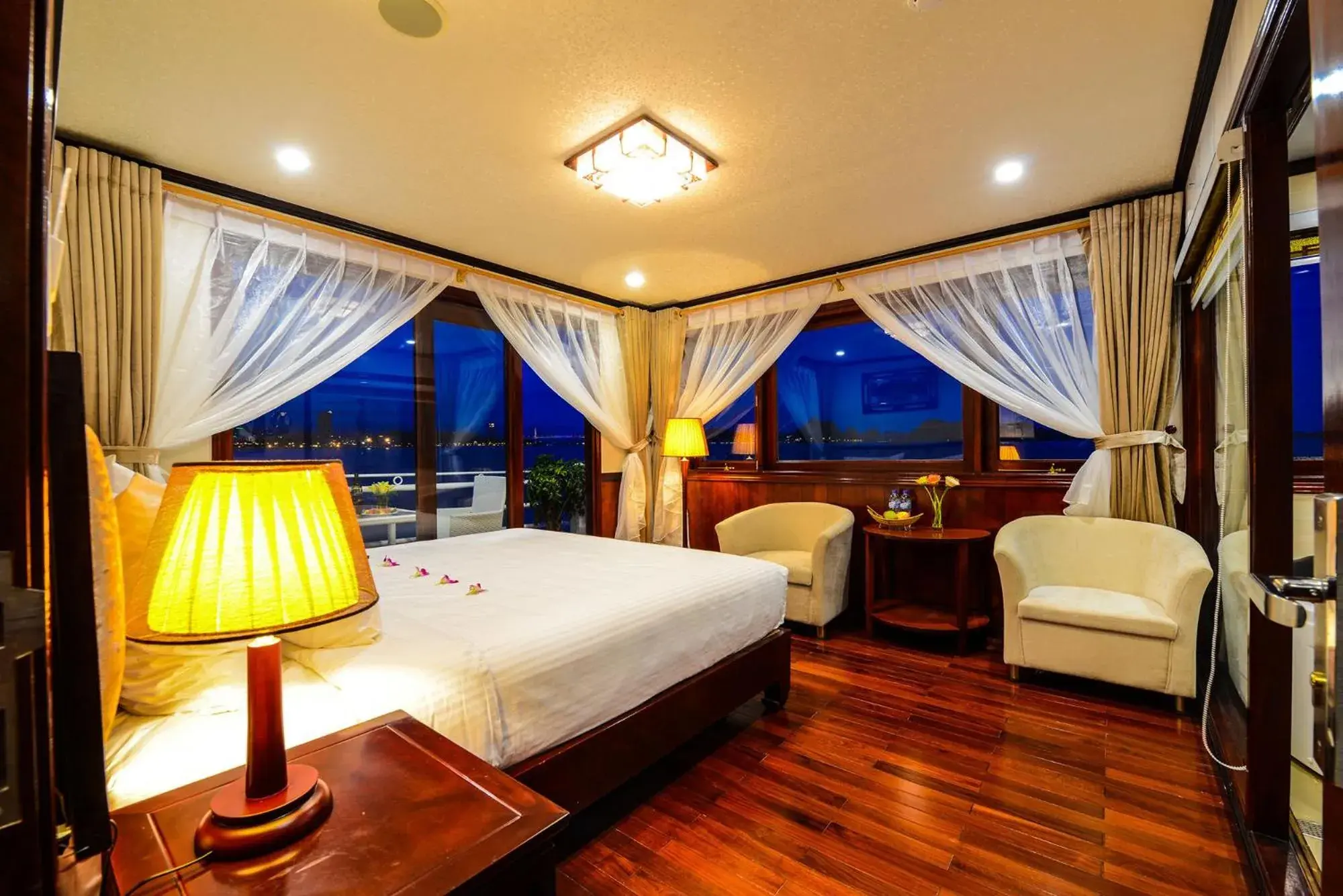 Suite with Balcony - single occupancy in Swan Cruises Halong Suite with Balcony - single occupancy in Swan Cruises Halong