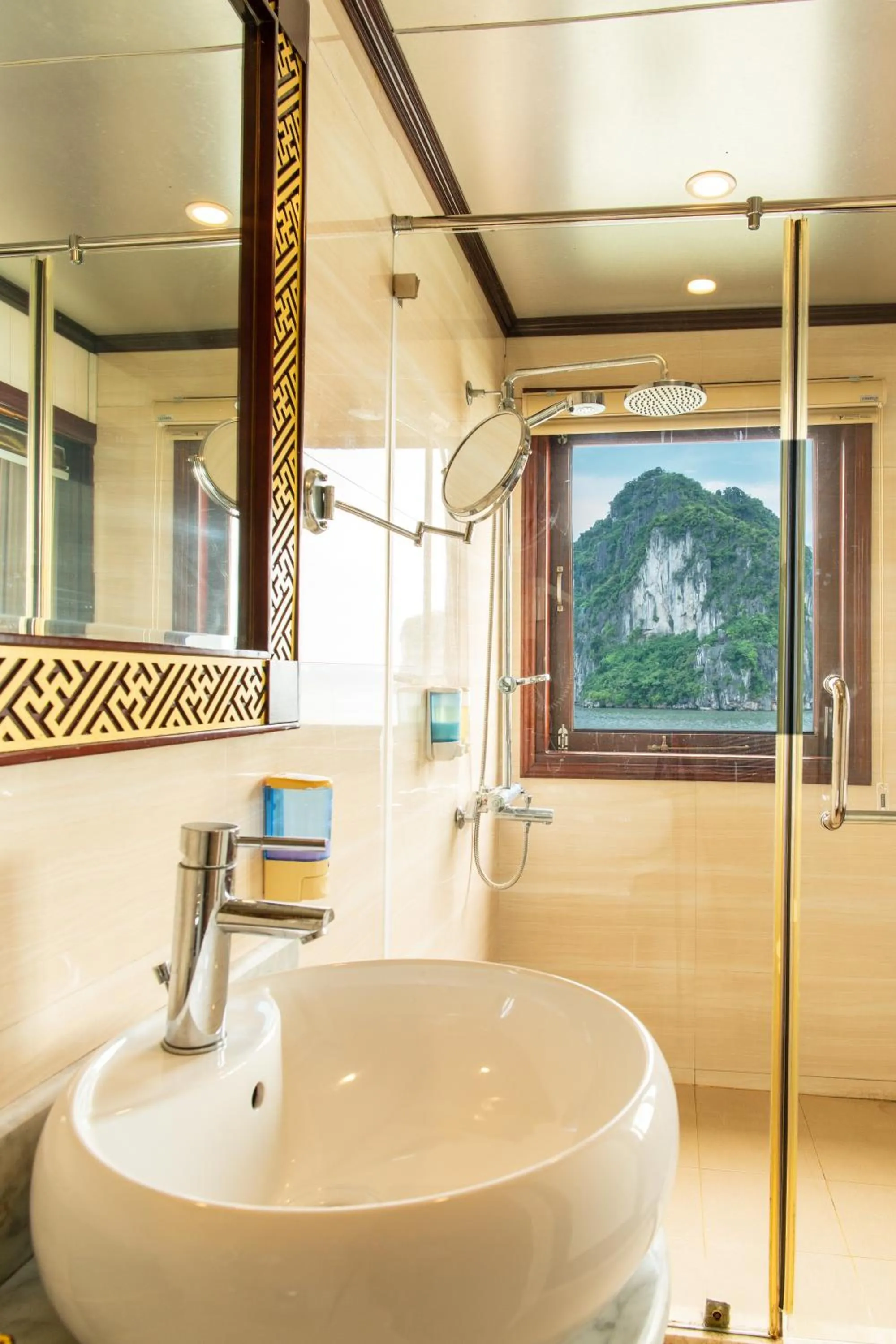Swan Cruises Halong