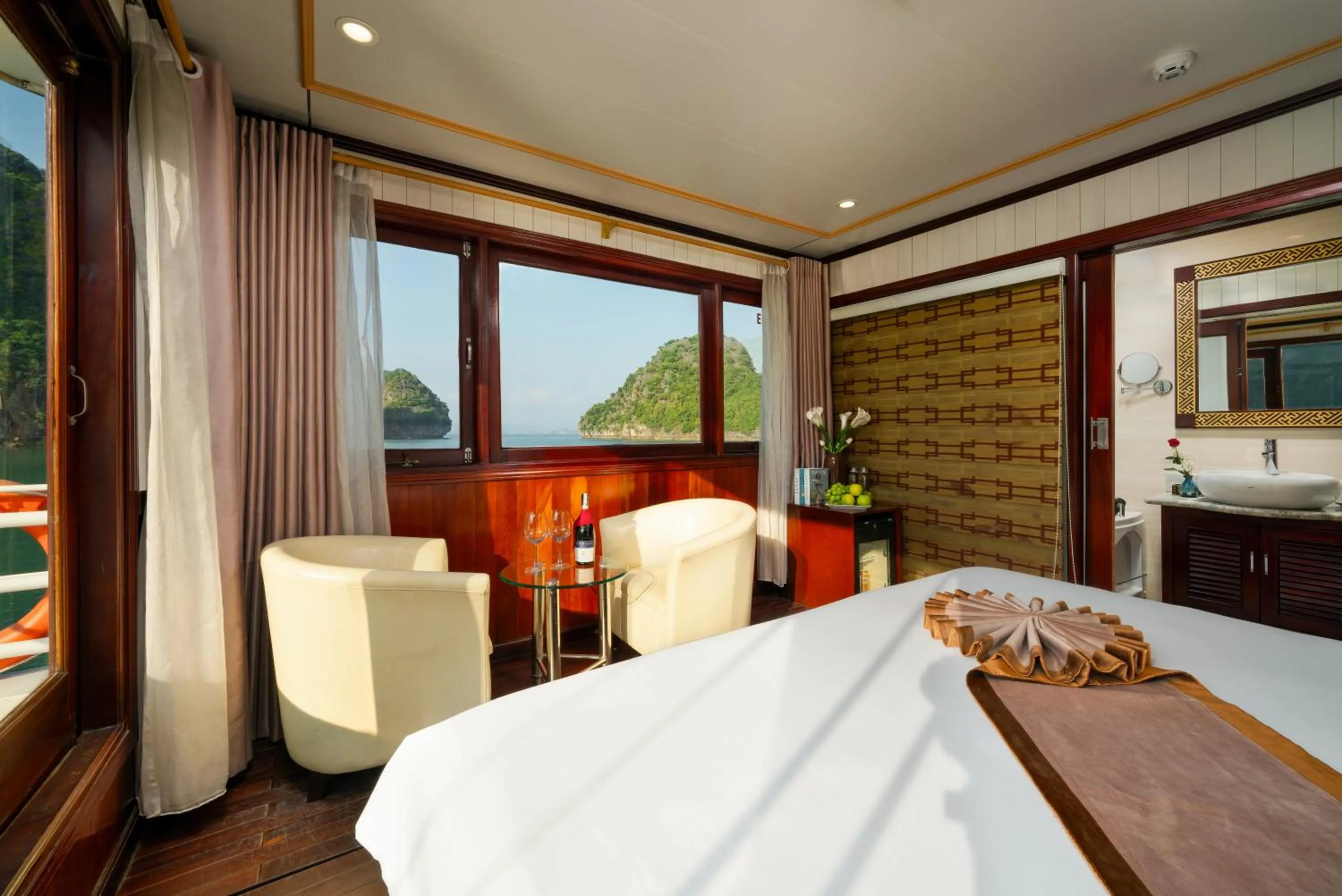 Bed in Swan Cruises Halong