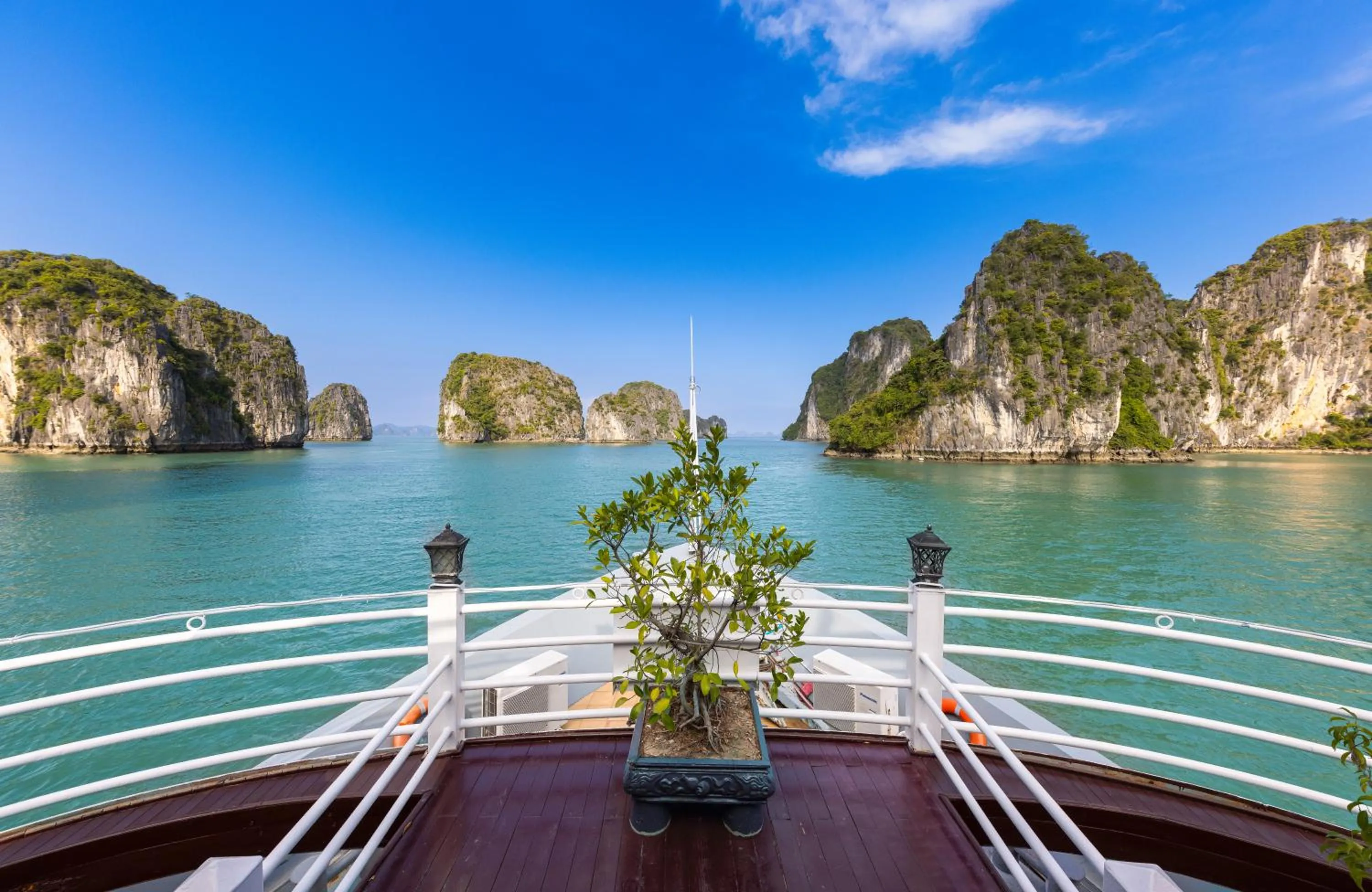 Nearby landmark in Swan Cruises Halong