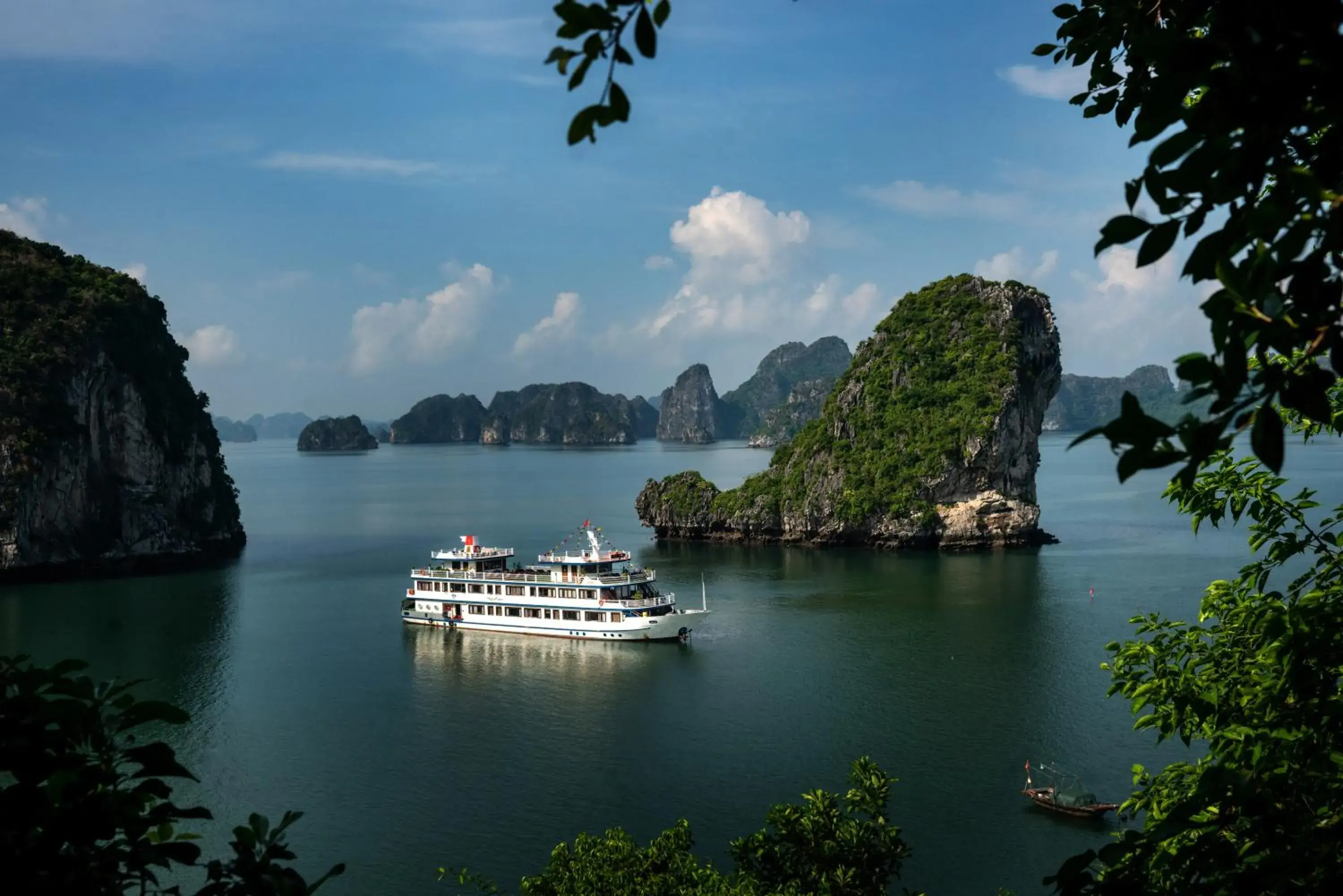 Mountain view in Swan Cruises Halong Mountain view in Swan Cruises Halong
