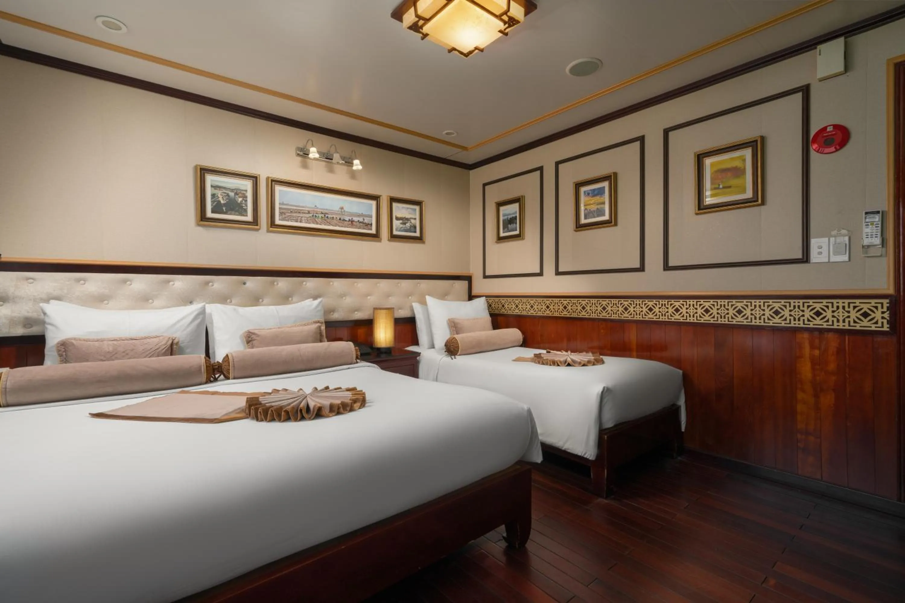 Bed in Swan Cruises Halong