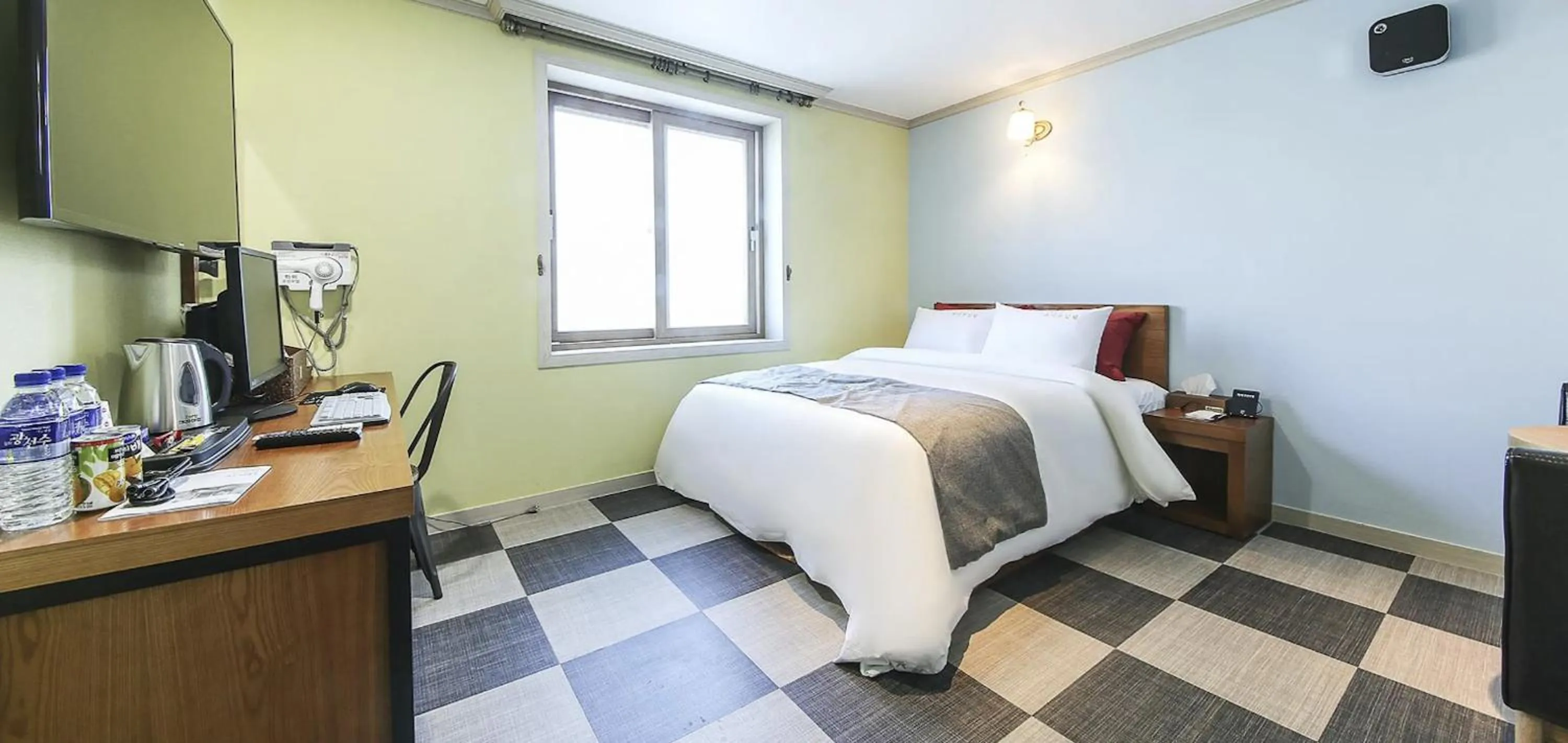 Bed in Yeosu Hi Motel