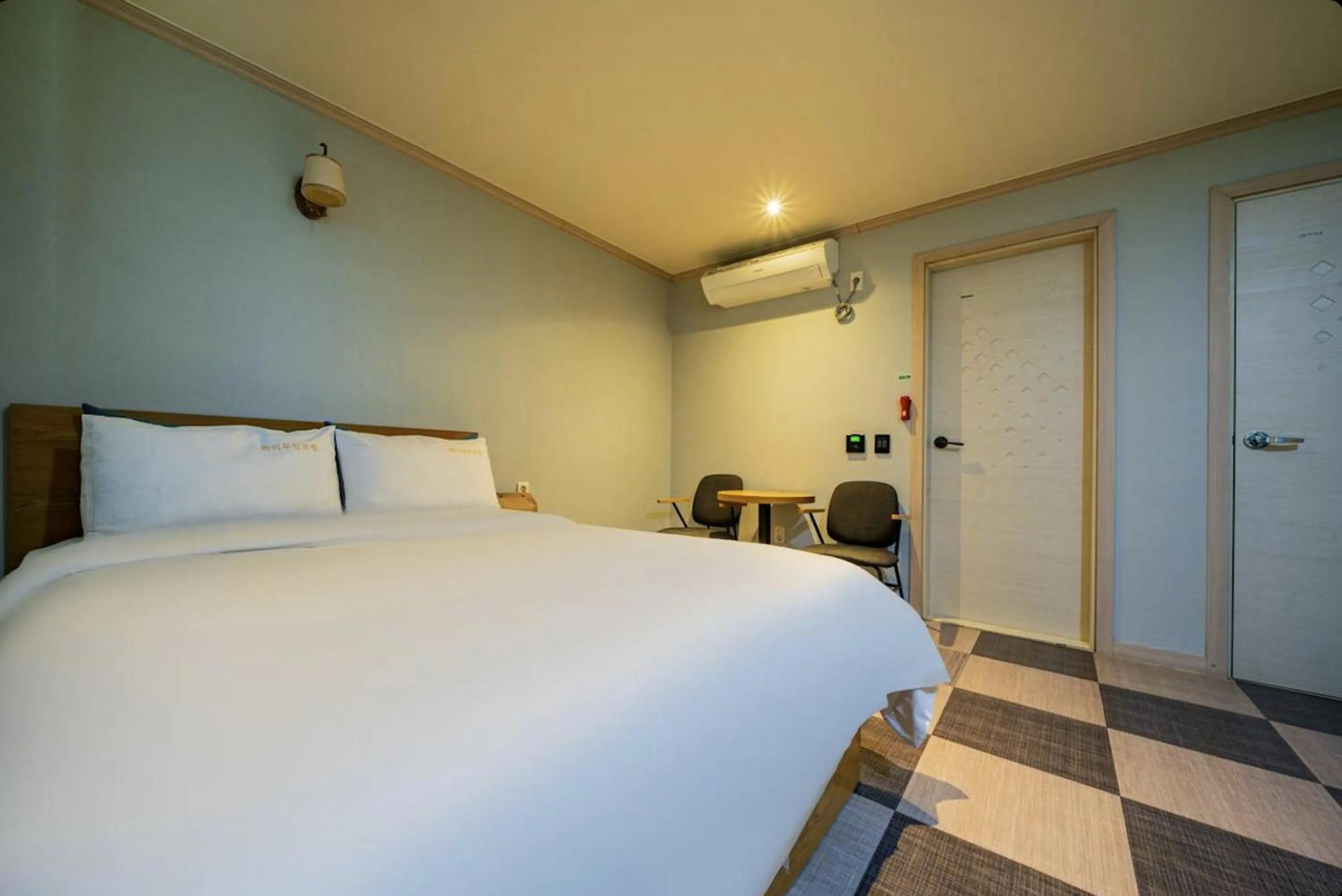 Bed in Yeosu Hi Motel