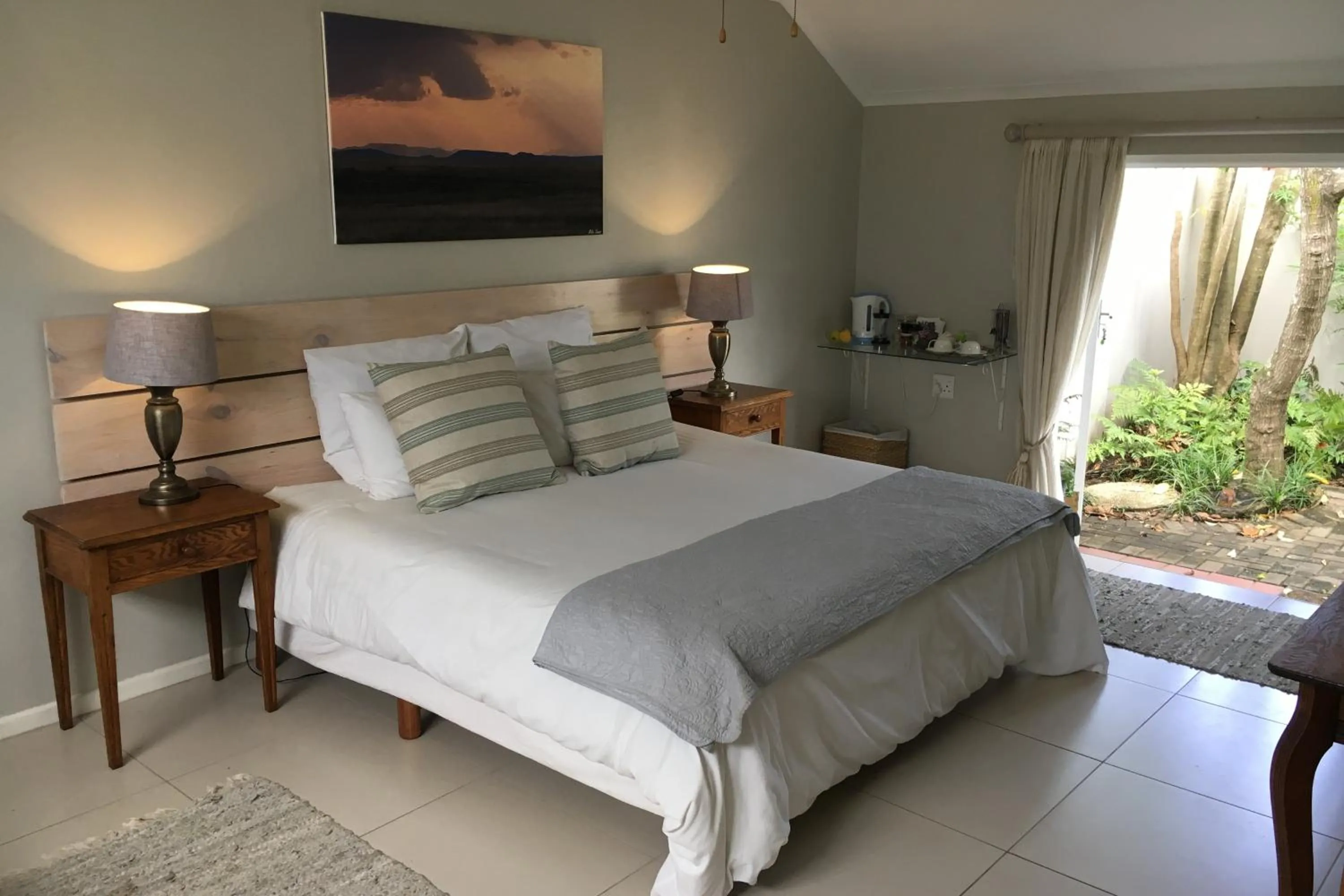 Photo of the whole room, Bed in Pollock's B&B