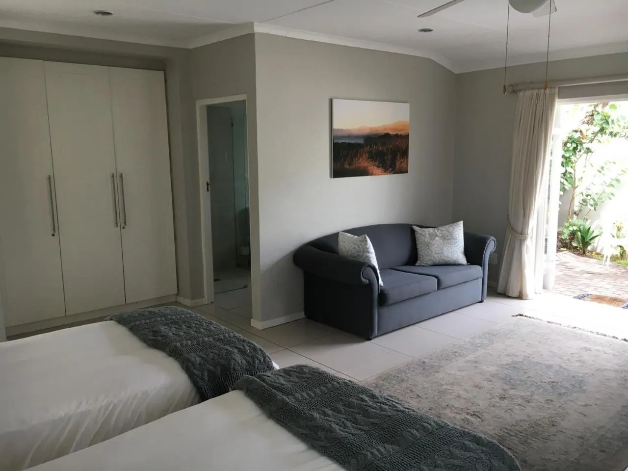 Seating area, Bed in Pollock's B&B