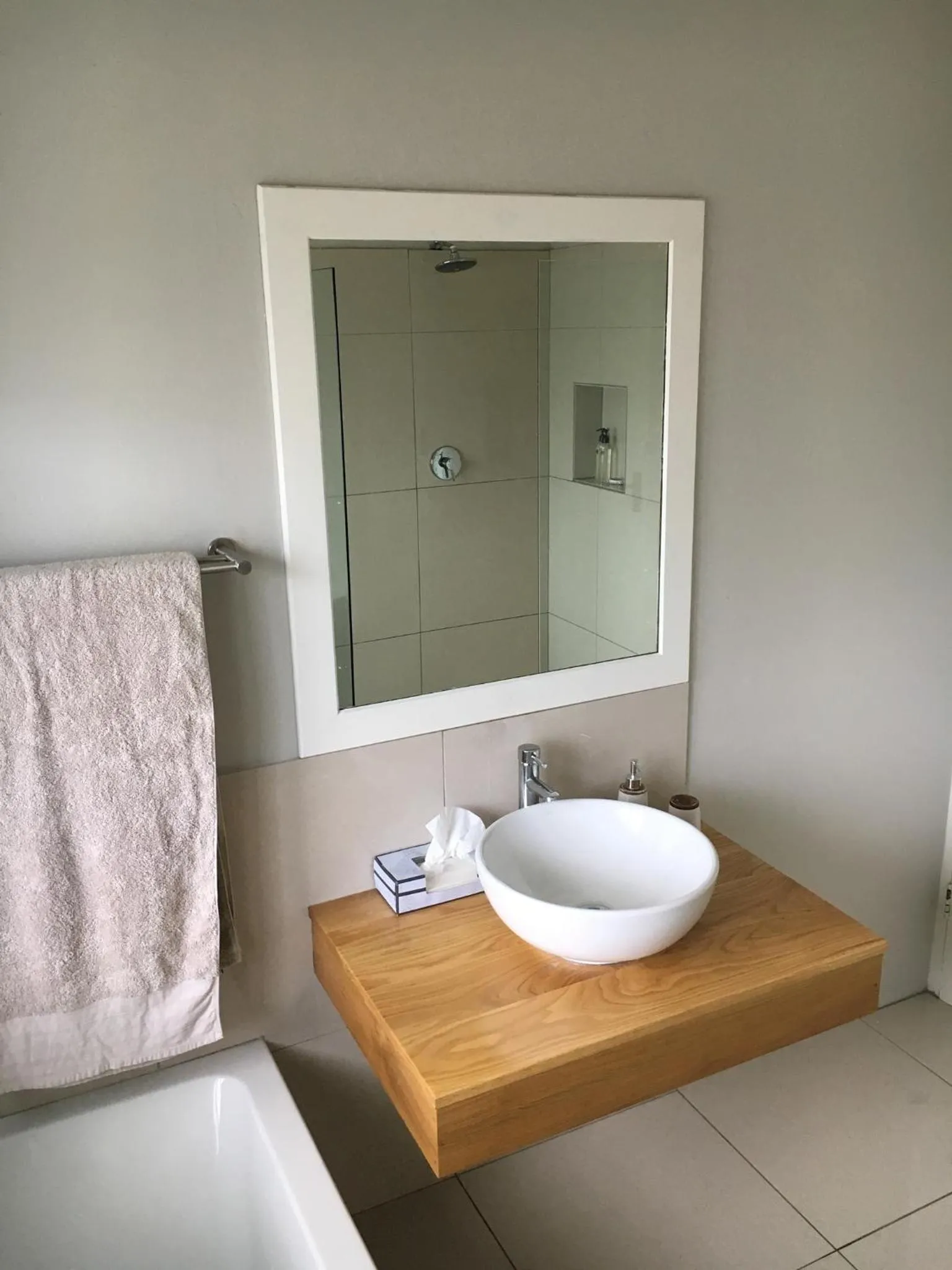 Bathroom in Pollock's B&B