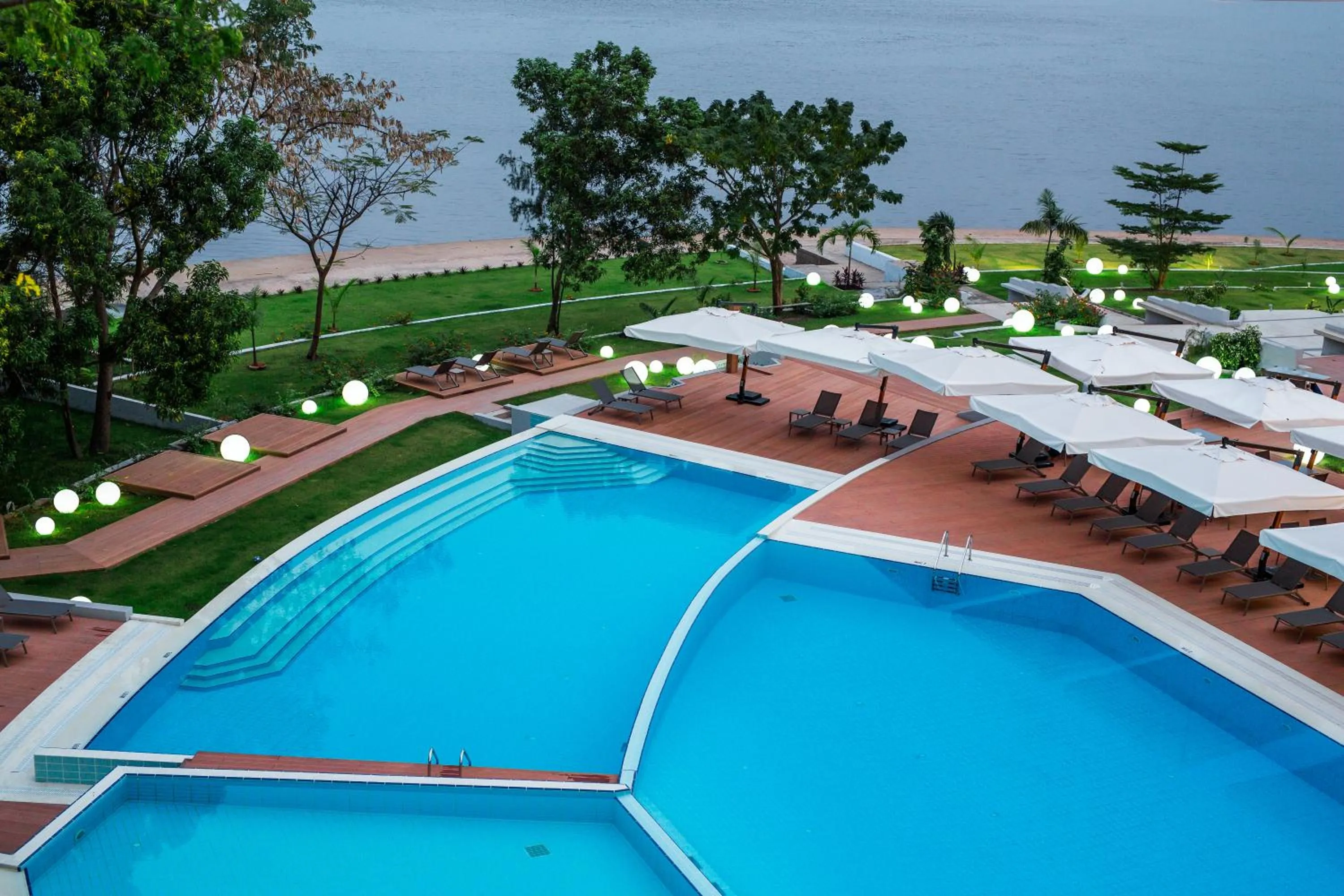 Swimming pool in Radisson Blu M'Bamou Palace Hotel, Brazzaville