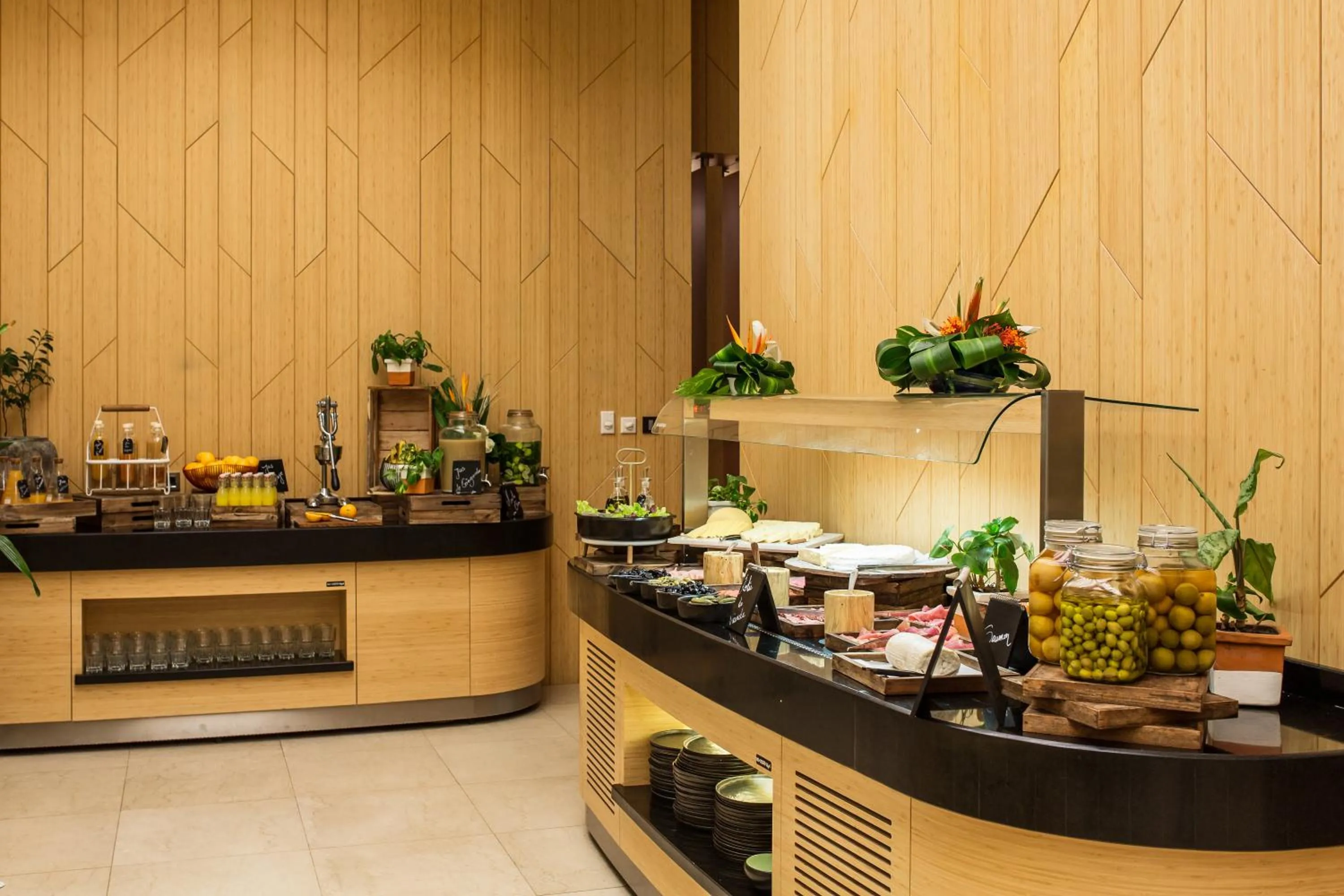 Restaurant/places to eat in Radisson Blu M'Bamou Palace Hotel, Brazzaville
