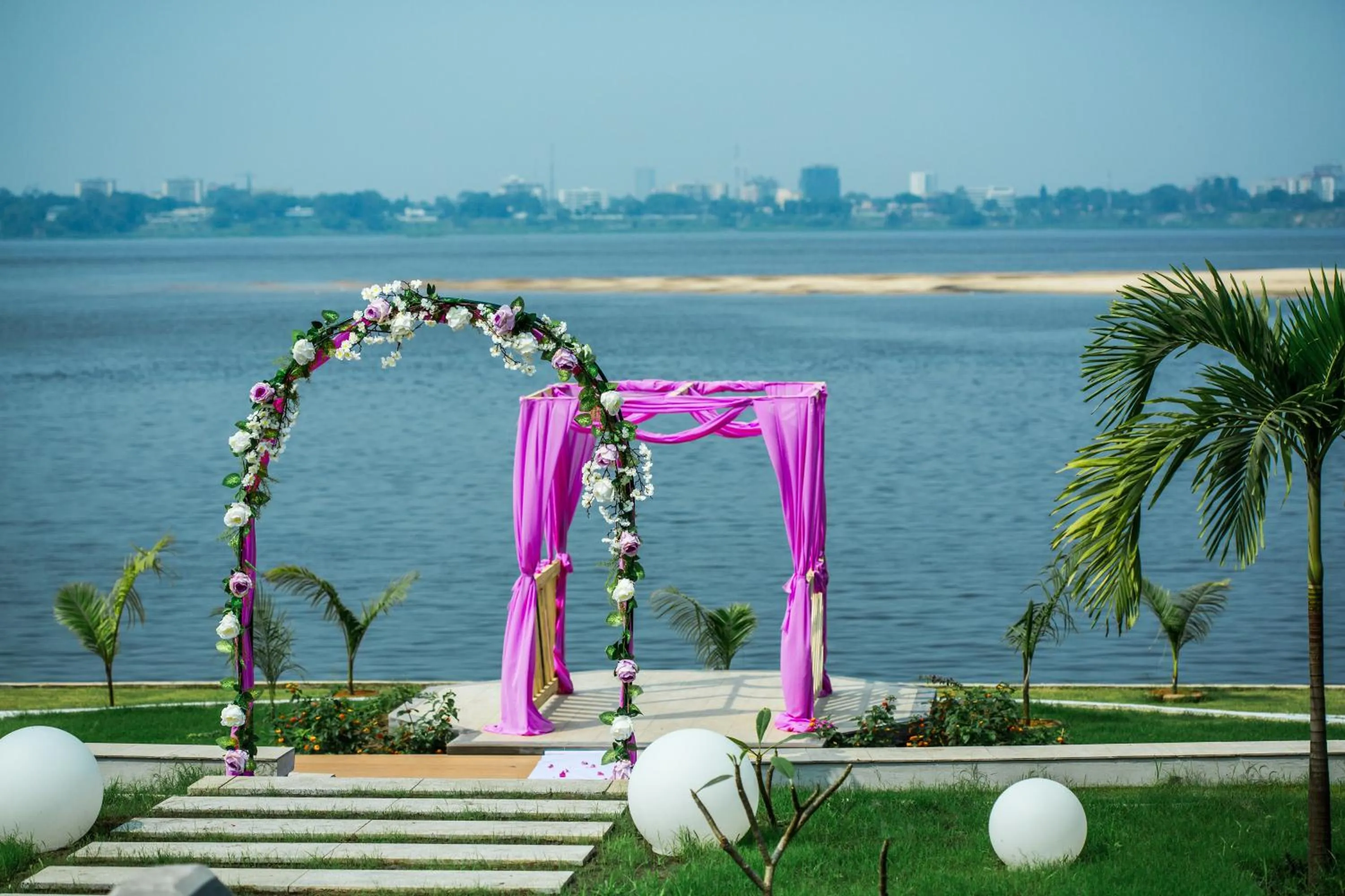 Day in Radisson Blu M'Bamou Palace Hotel, Brazzaville