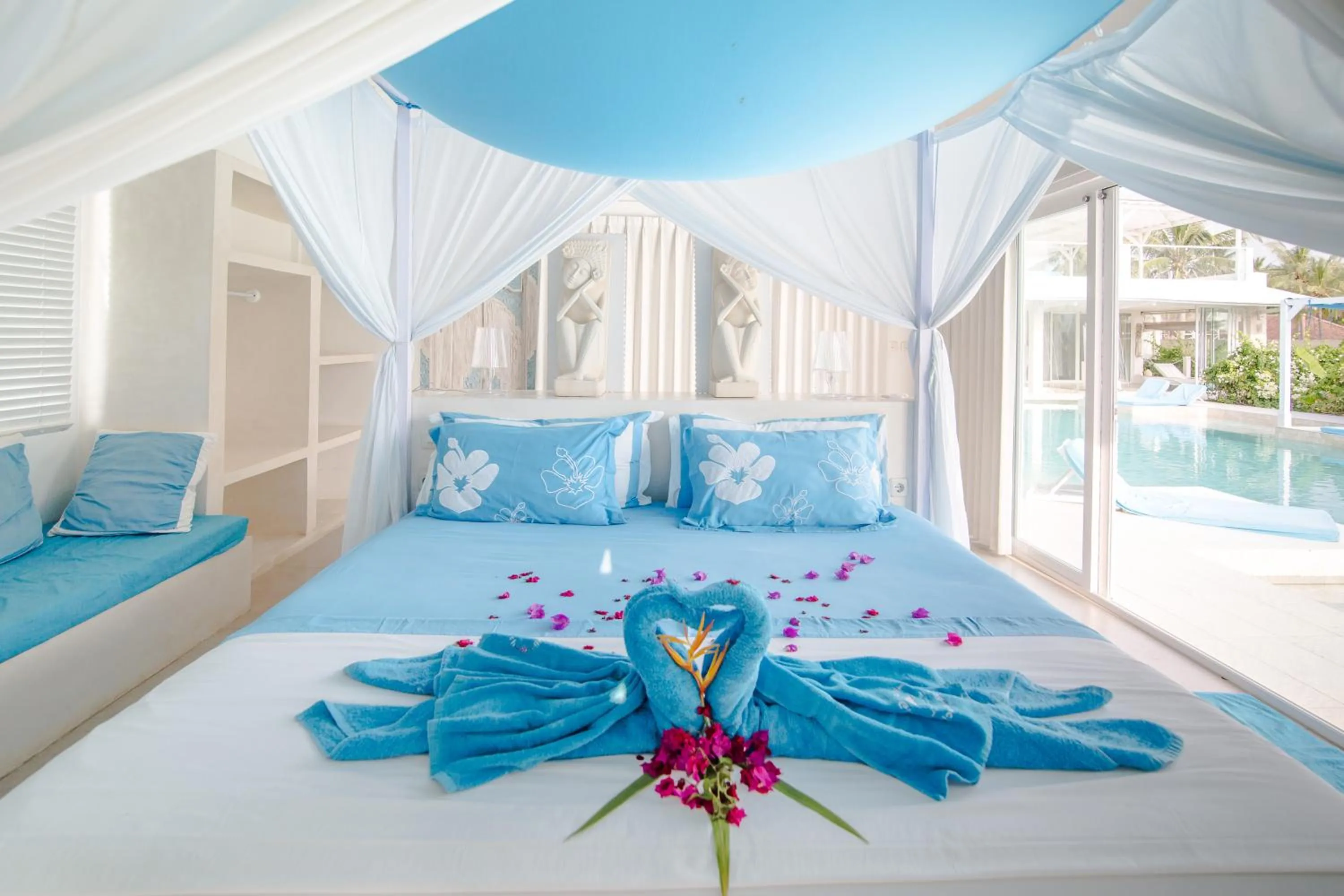 Bed in Villa Gili Bali Beach
