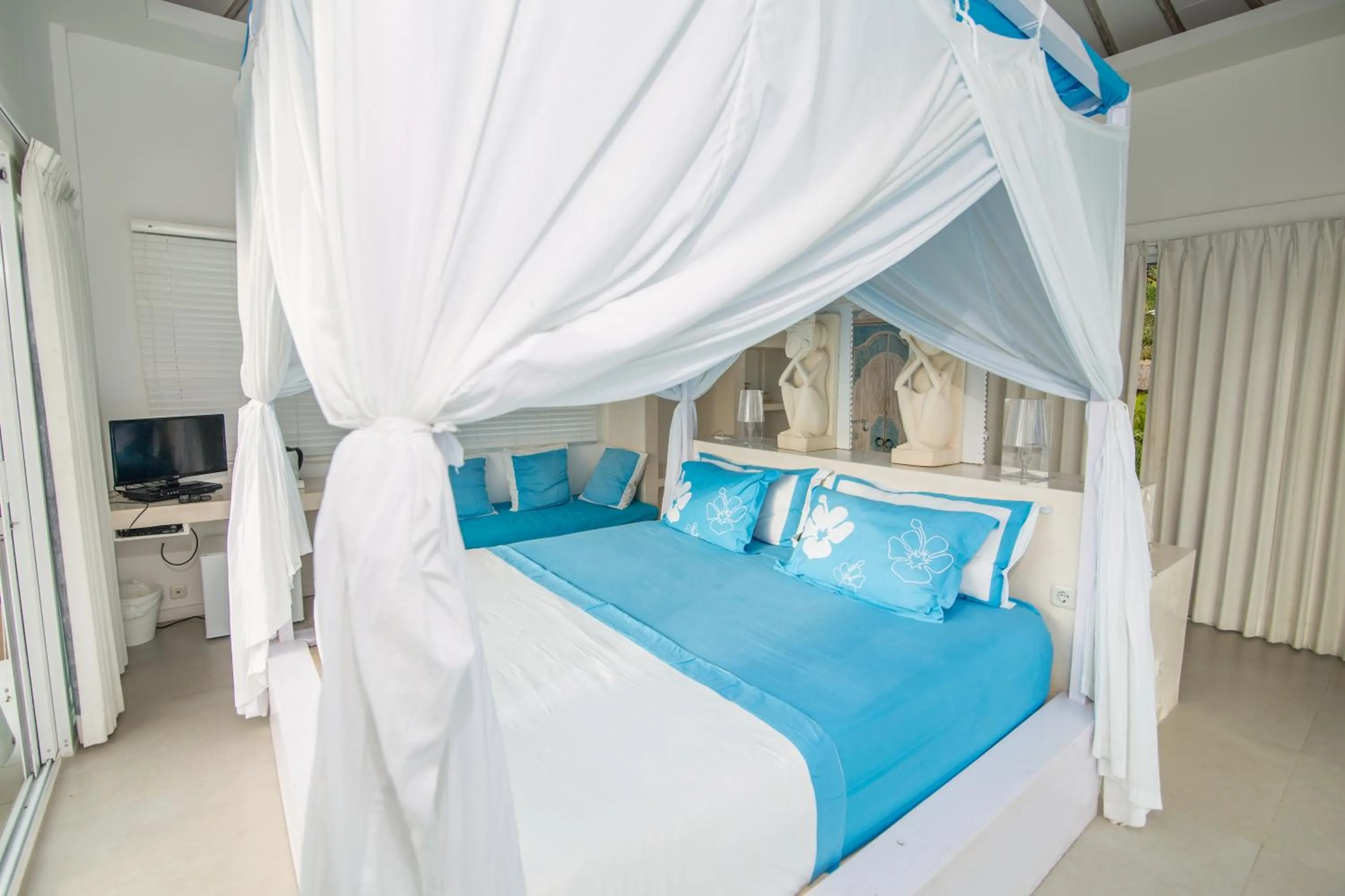 Bed in Villa Gili Bali Beach