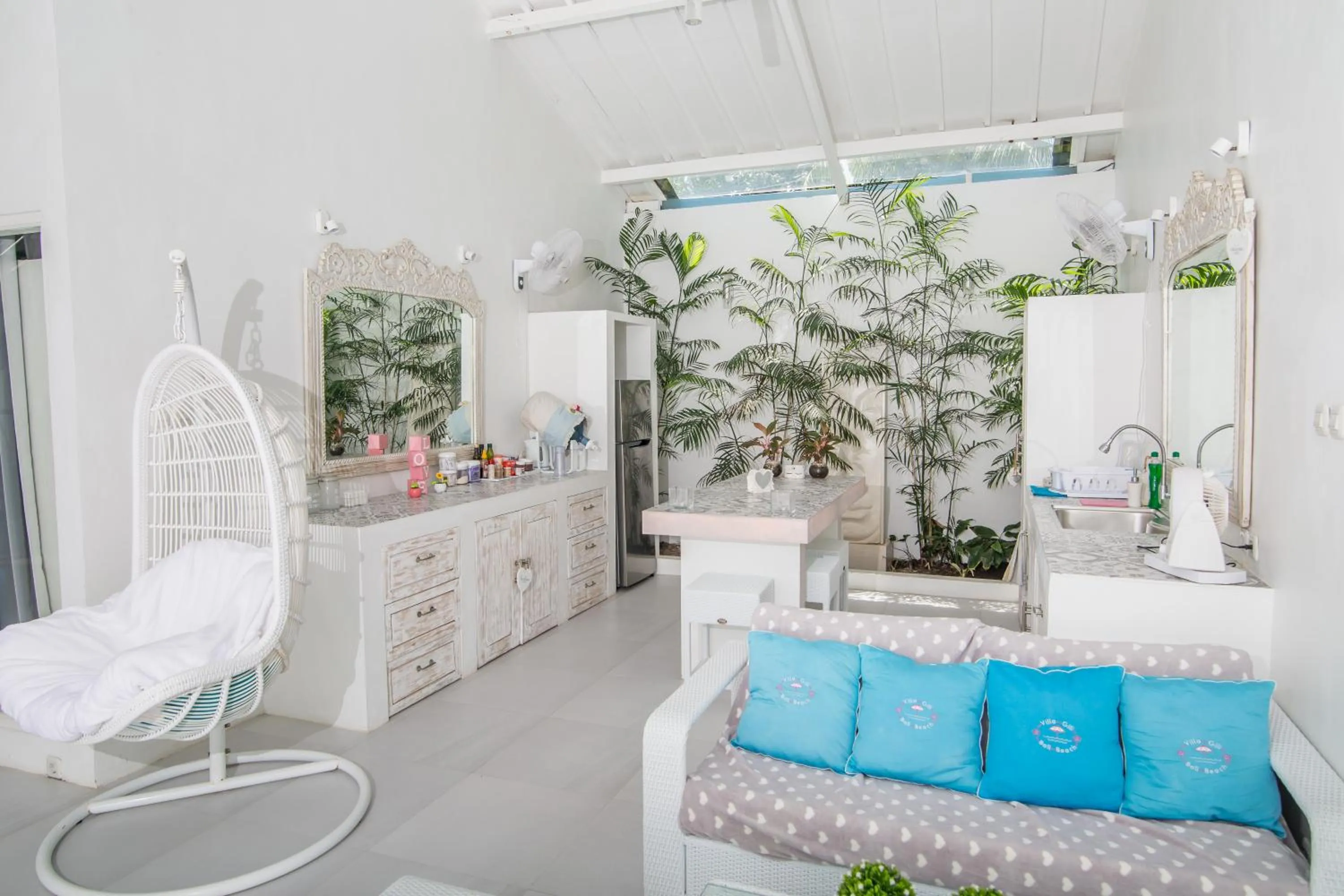 Communal lounge/ TV room in Villa Gili Bali Beach