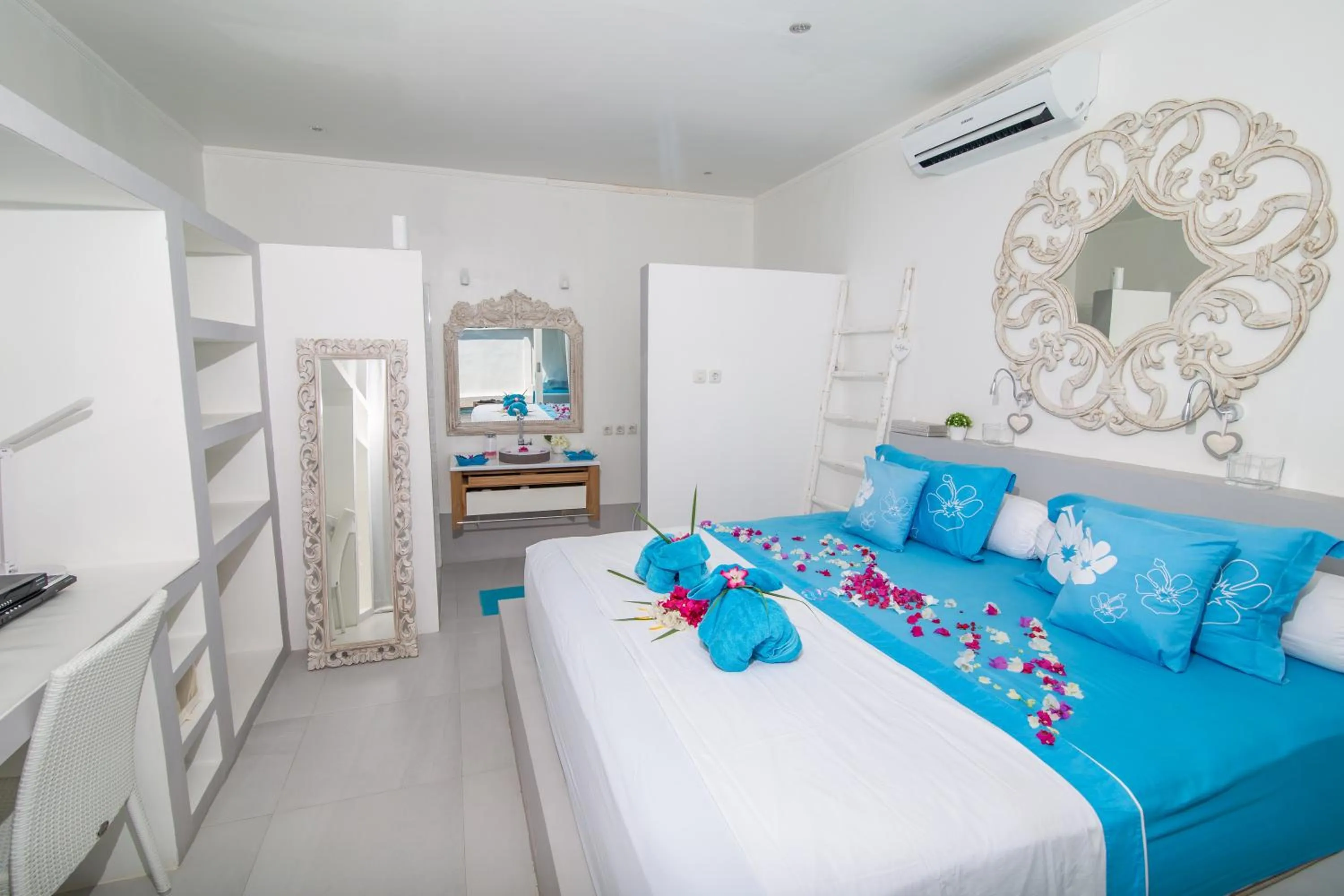 Bed in Villa Gili Bali Beach