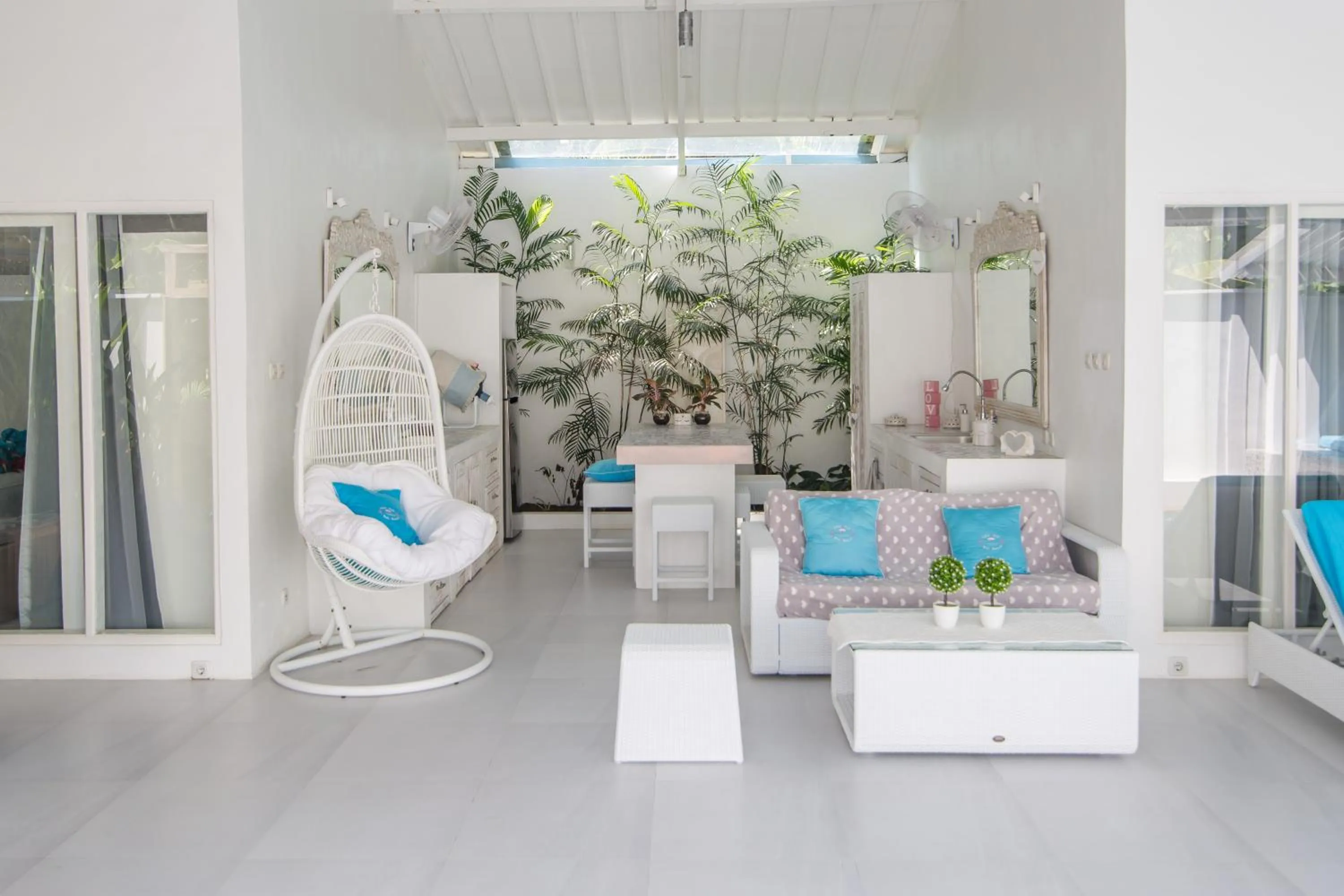 Communal lounge/ TV room in Villa Gili Bali Beach