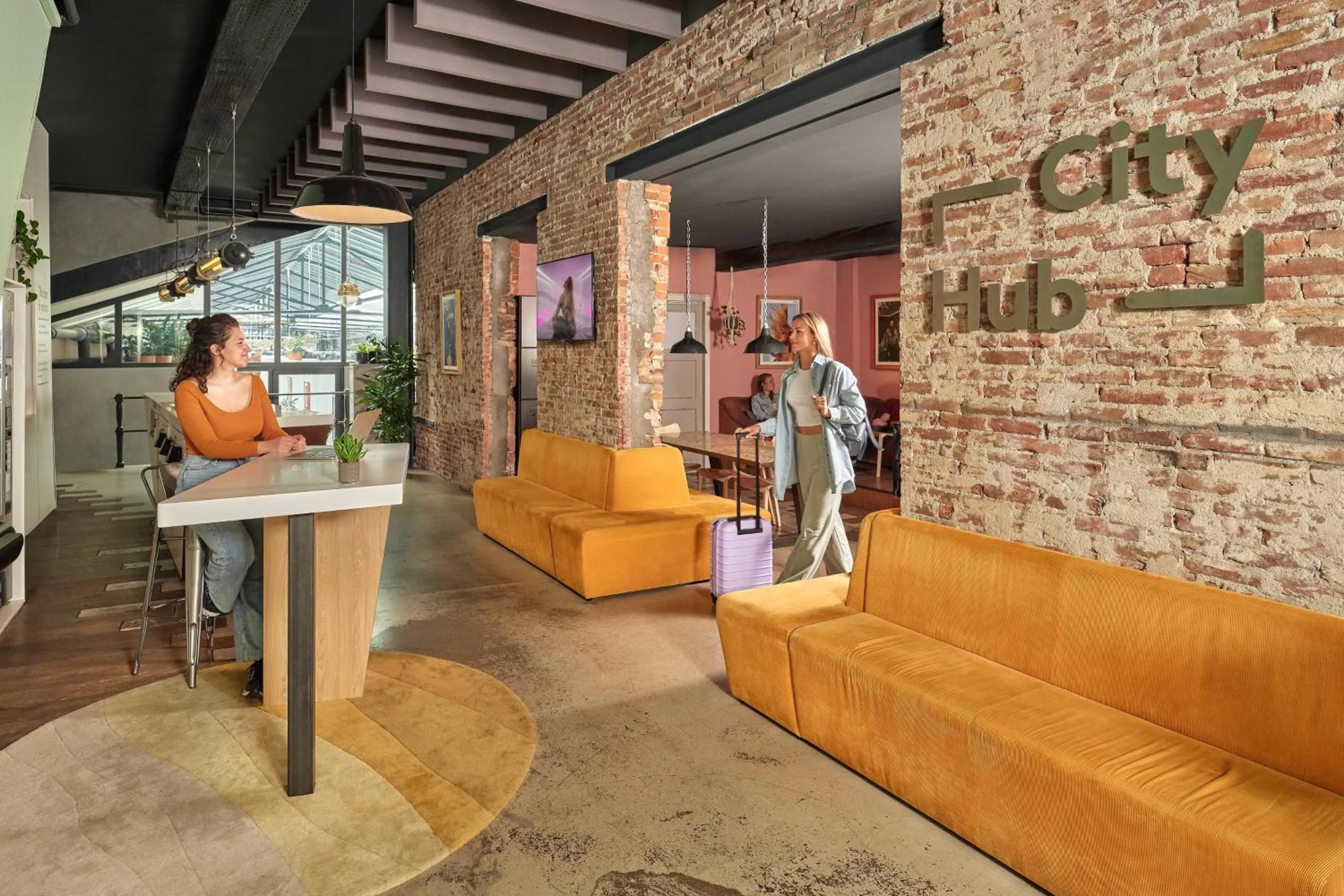 People in CityHub Amsterdam