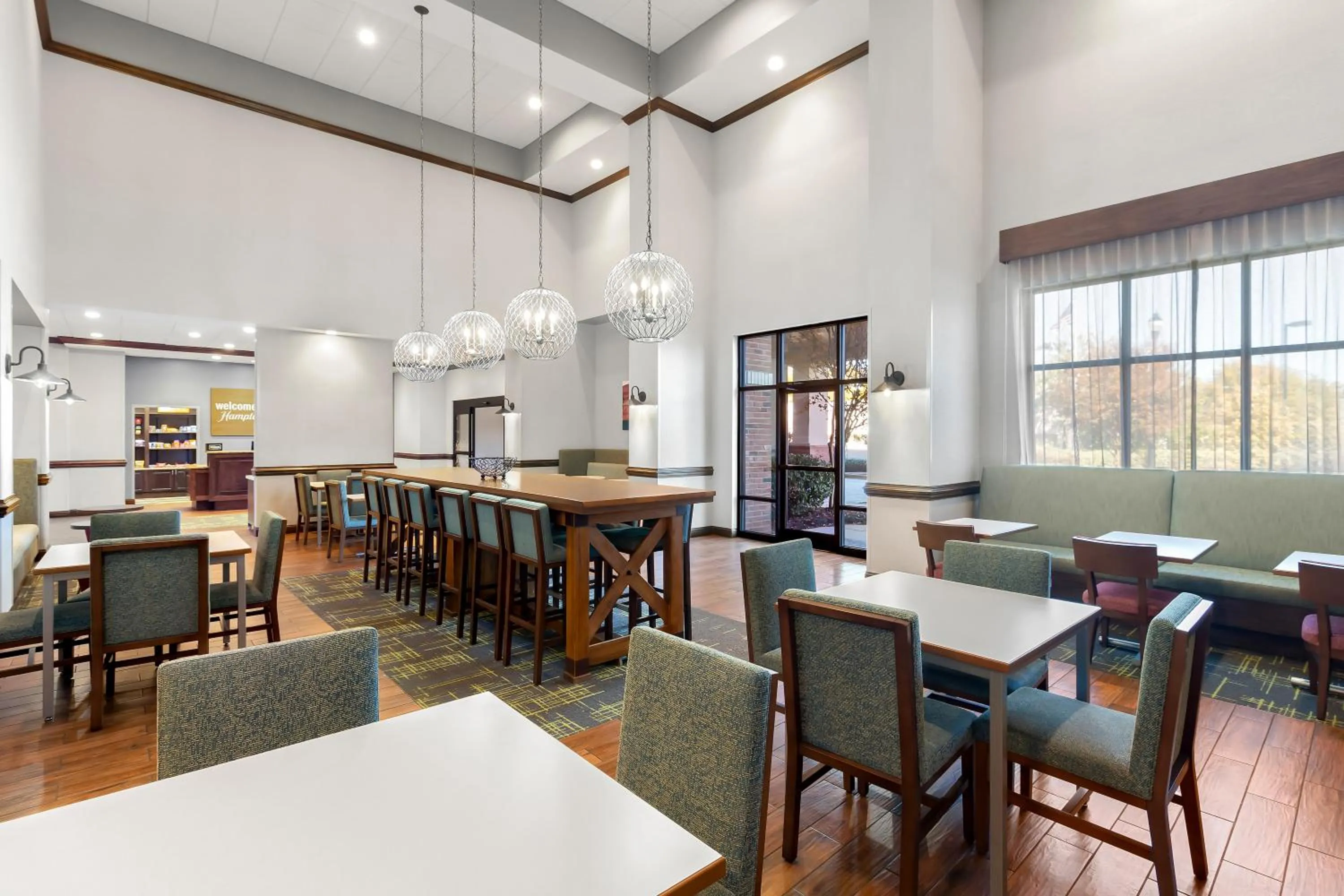 Dining area in Hampton Inn & Suites - Hartsville, SC