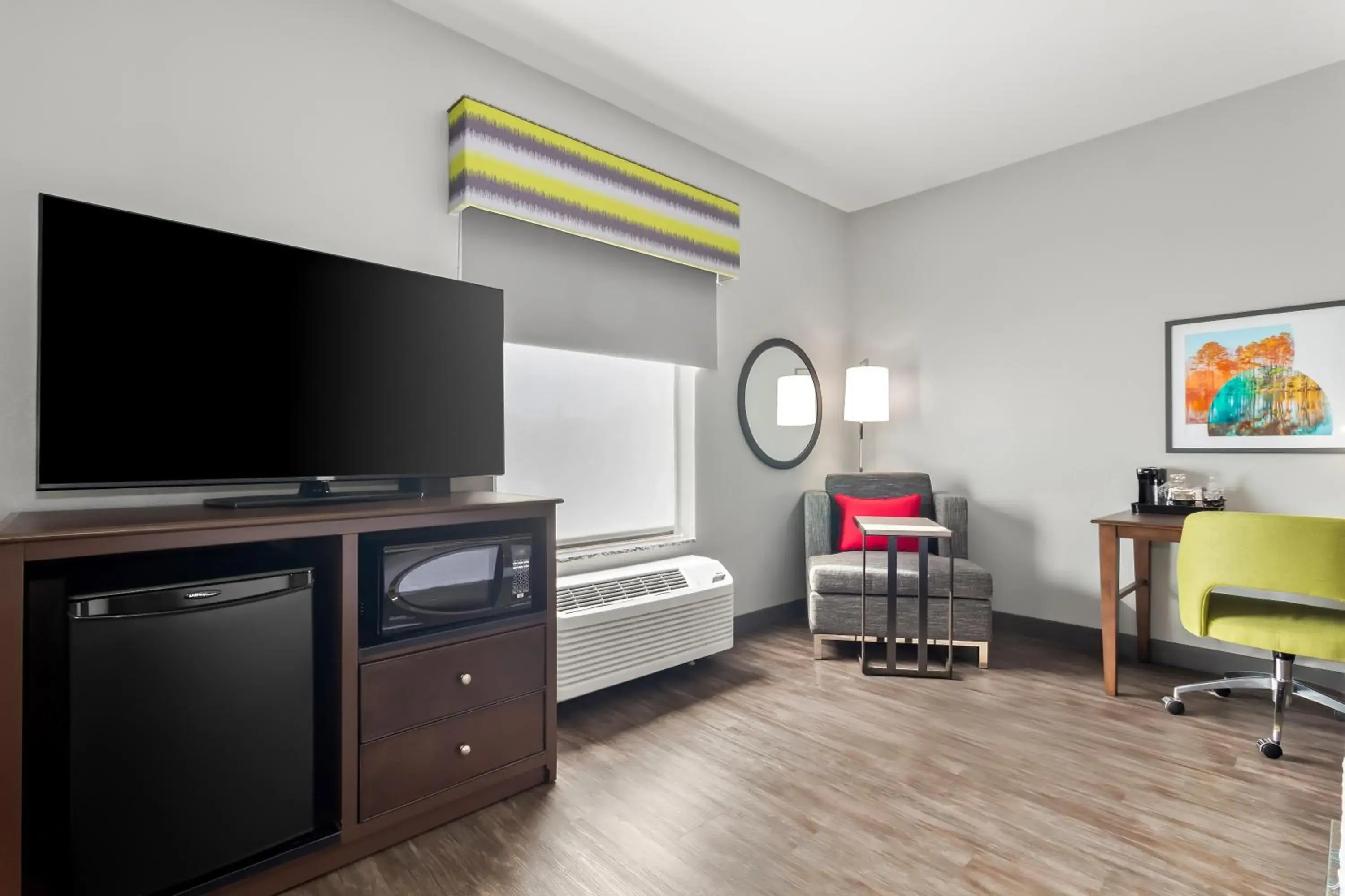 King Room - Non-Smoking in Hampton Inn & Suites - Hartsville, SC King Room - Non-Smoking in Hampton Inn & Suites - Hartsville, SC