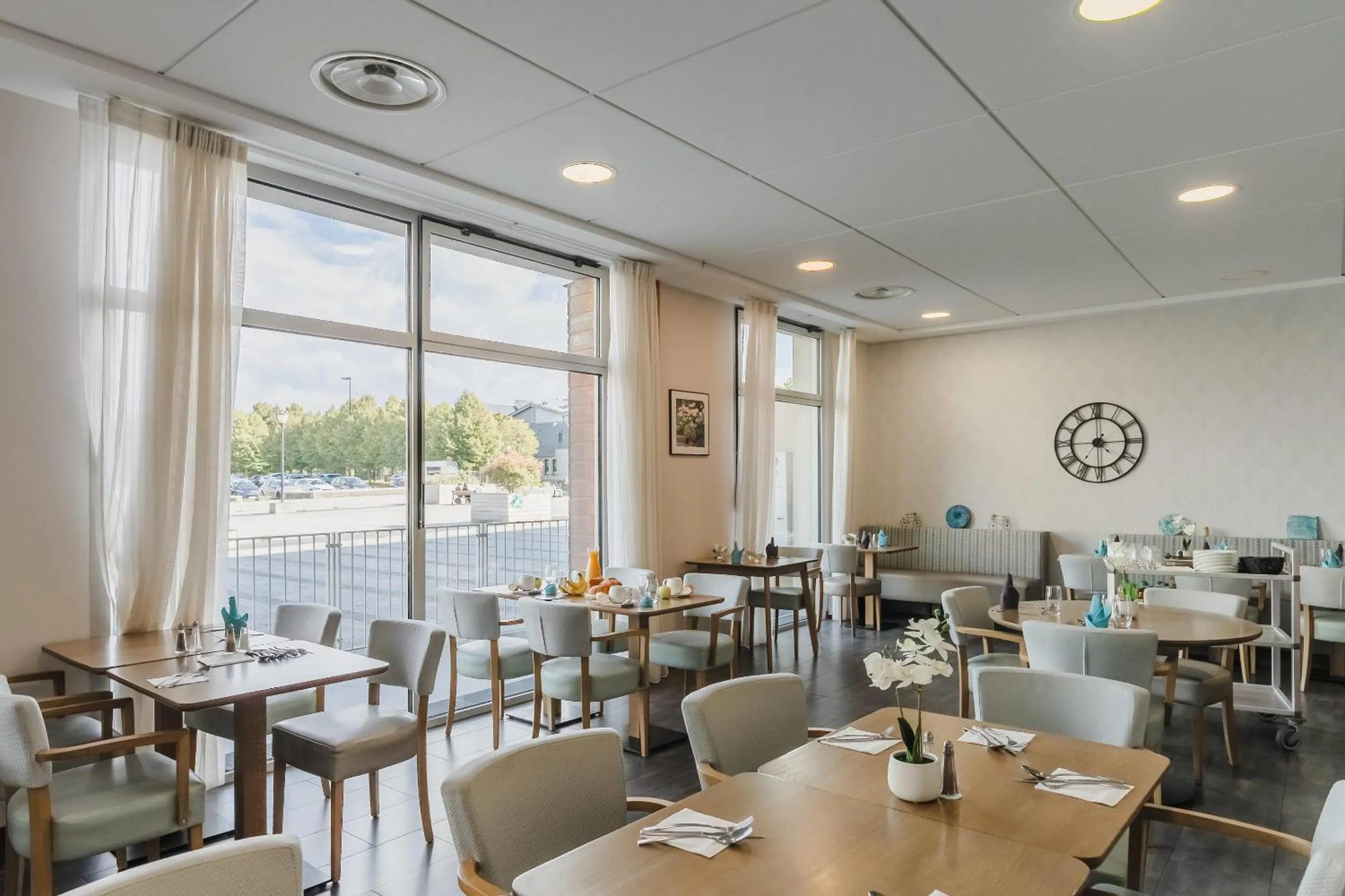 Breakfast in Quality Aparthotel Dinan