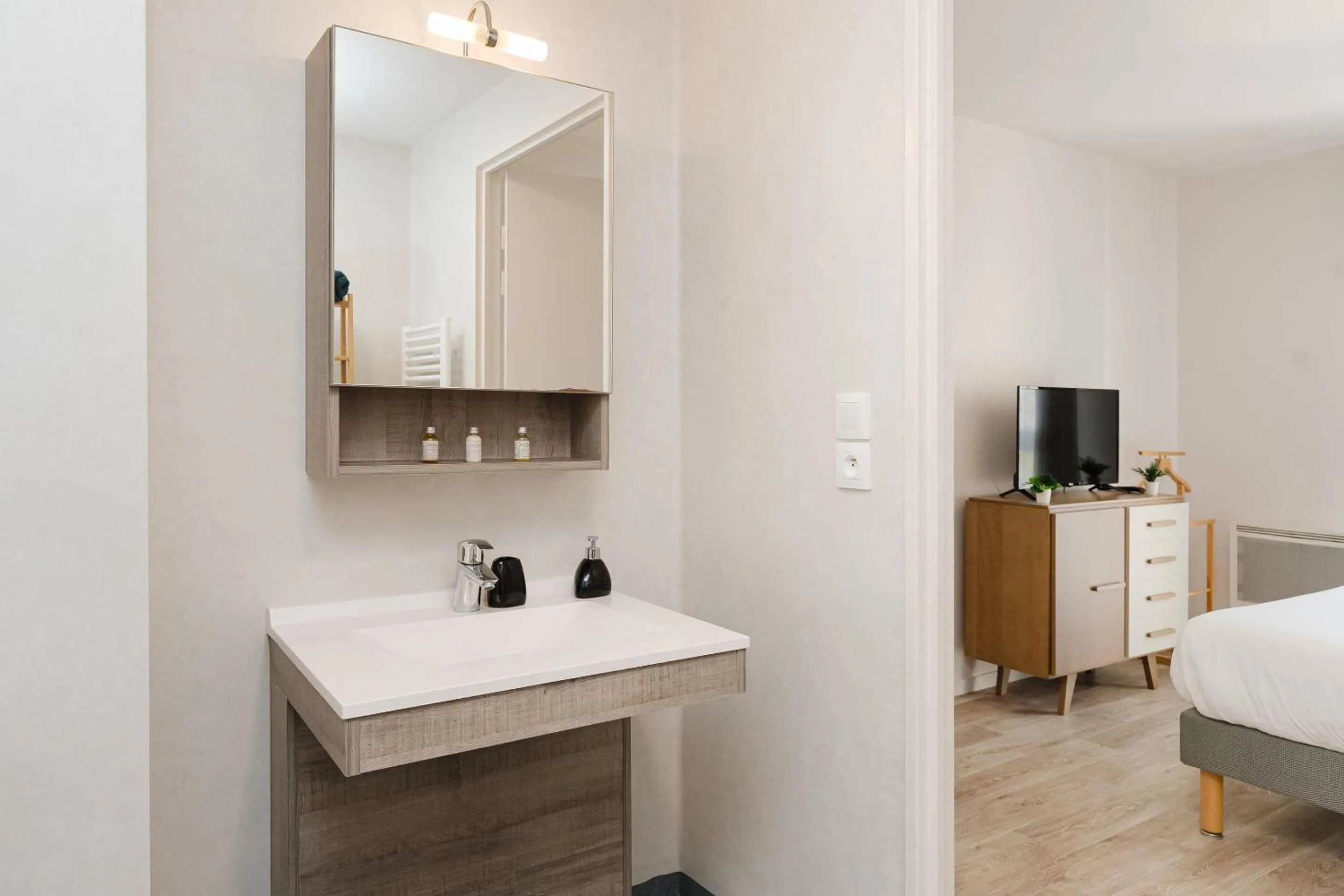 Bedroom, Bed in Quality Aparthotel Dinan