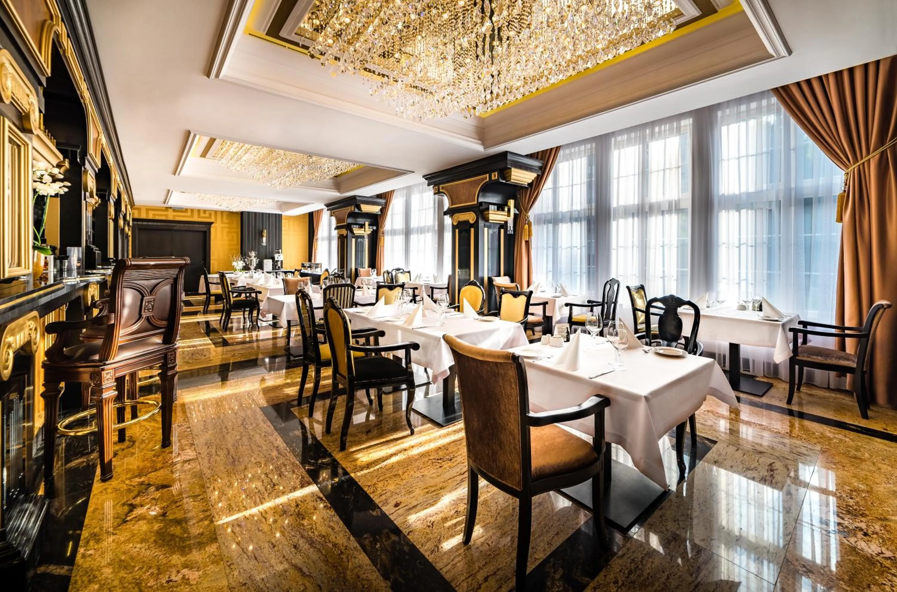 Restaurant/places to eat in Hotel Dana Business & Conference