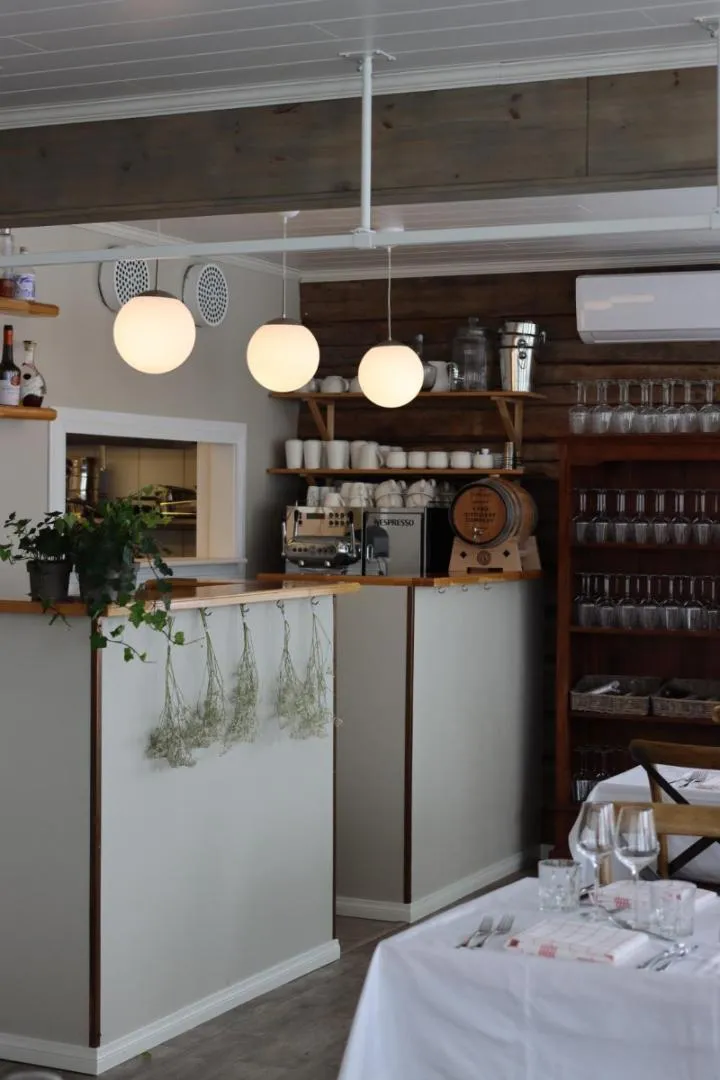 Restaurant/places to eat in Aurora Estate