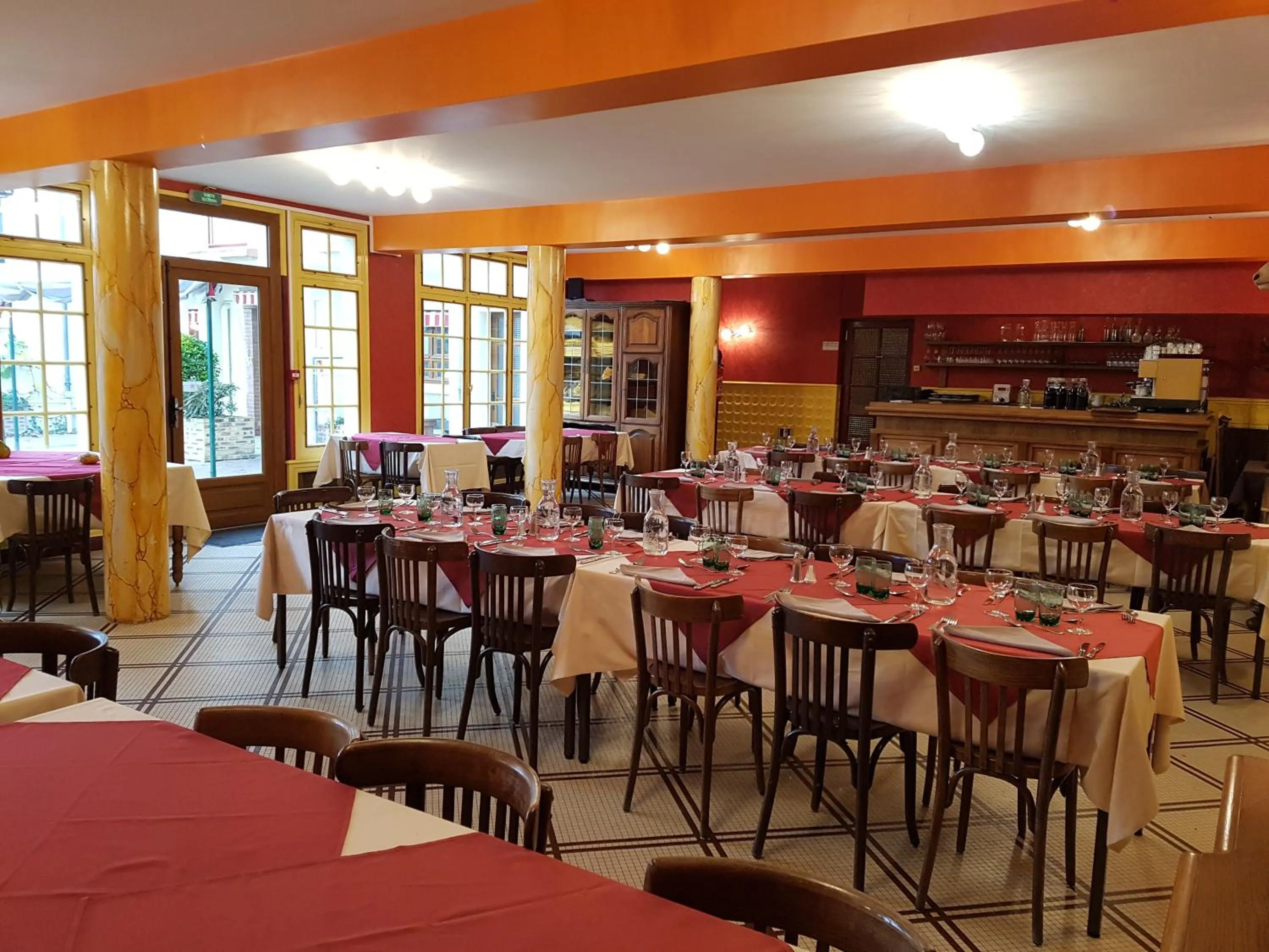 Banquet/Function facilities in Logis Hôtel Saint-Hubert