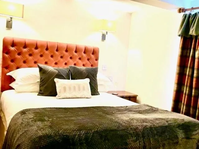 Bed in Oak Tree Inn