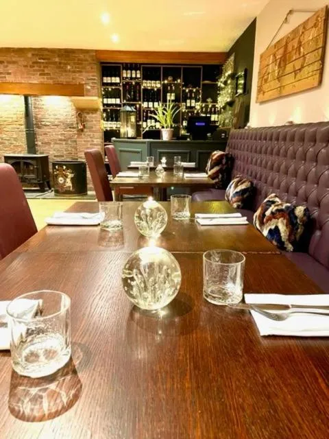 Restaurant/places to eat in Oak Tree Inn