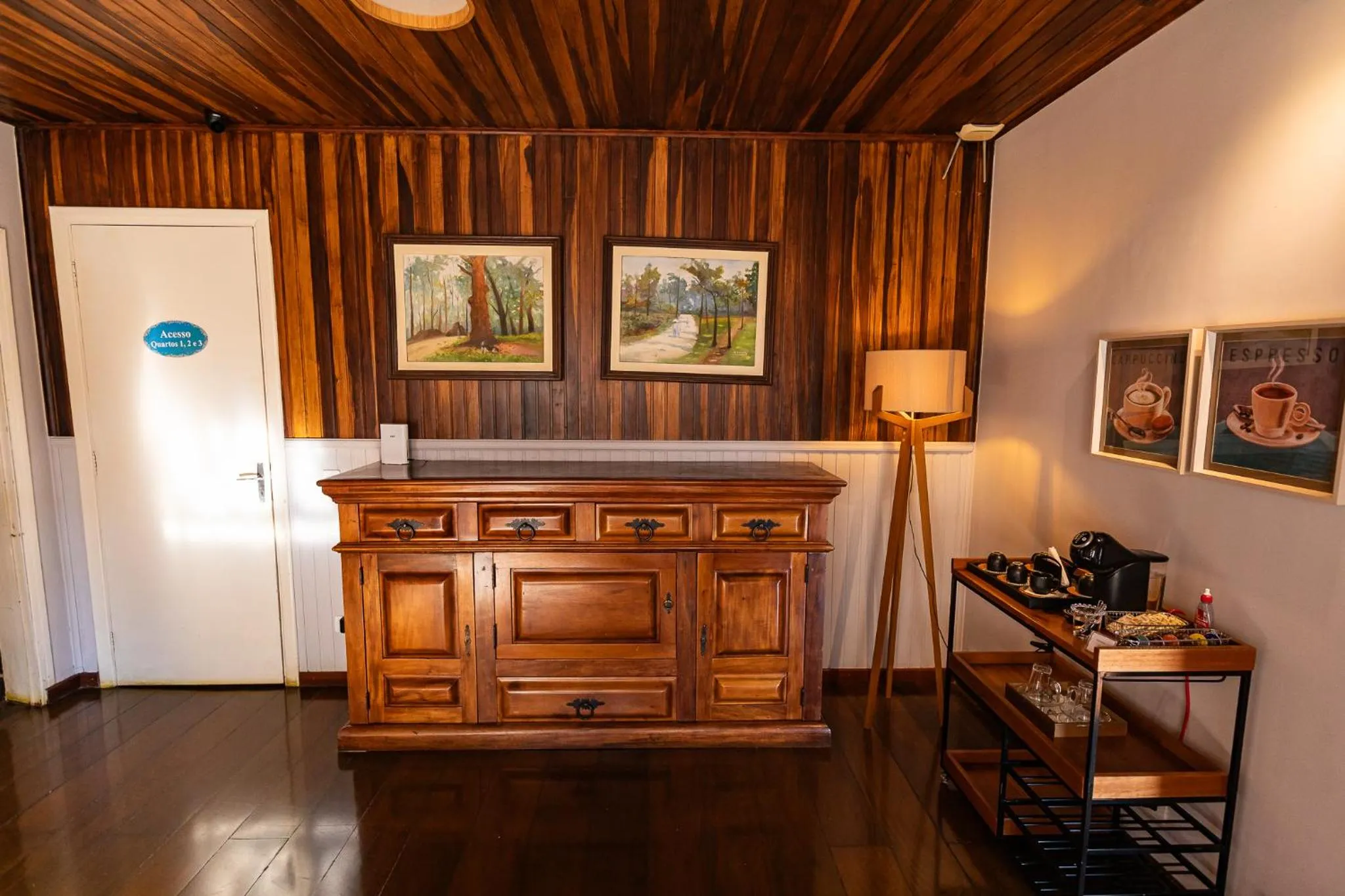 Communal lounge/ TV room in Pousada Vila Tio Lé