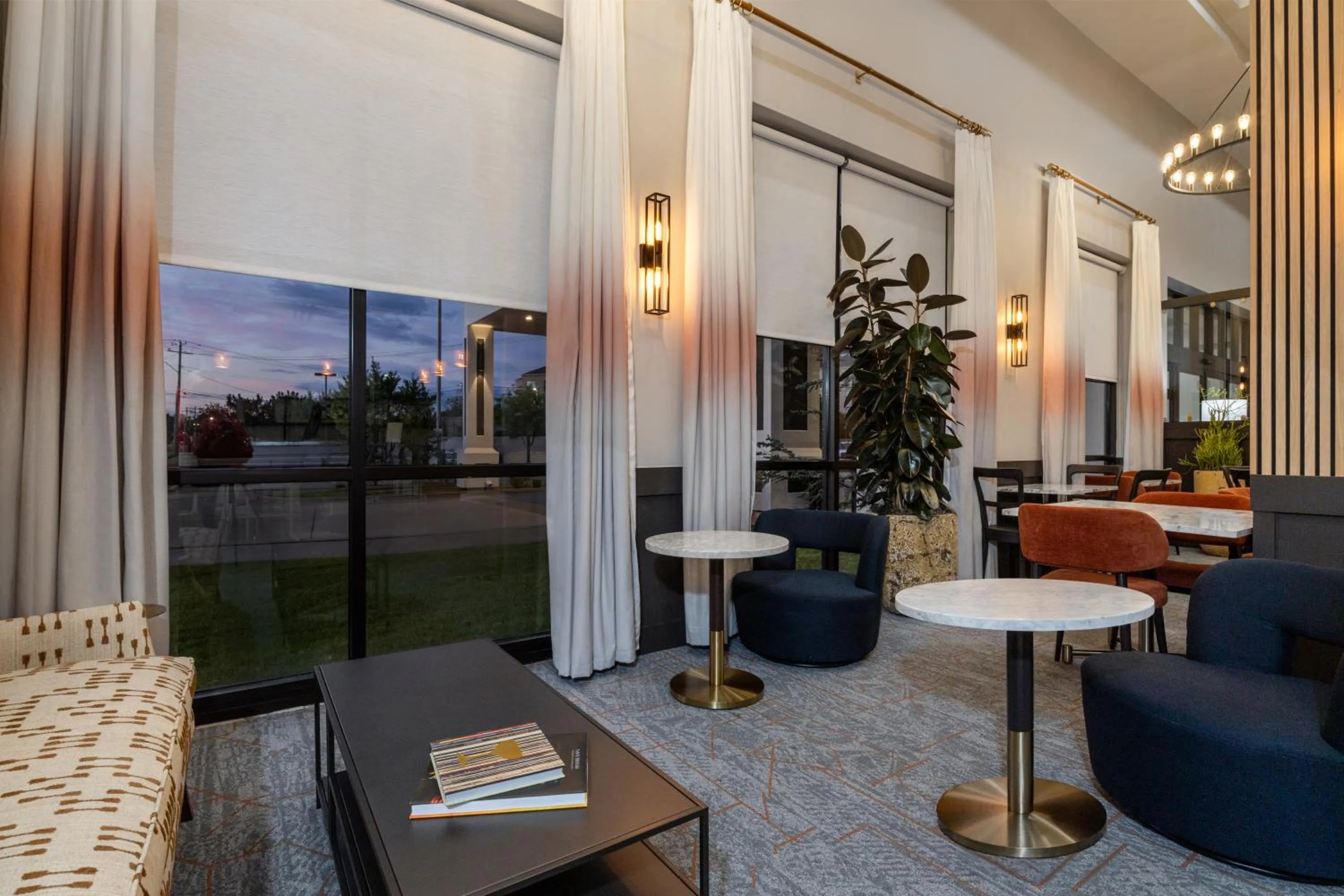 Lounge or bar in Hyatt Place OKC NW