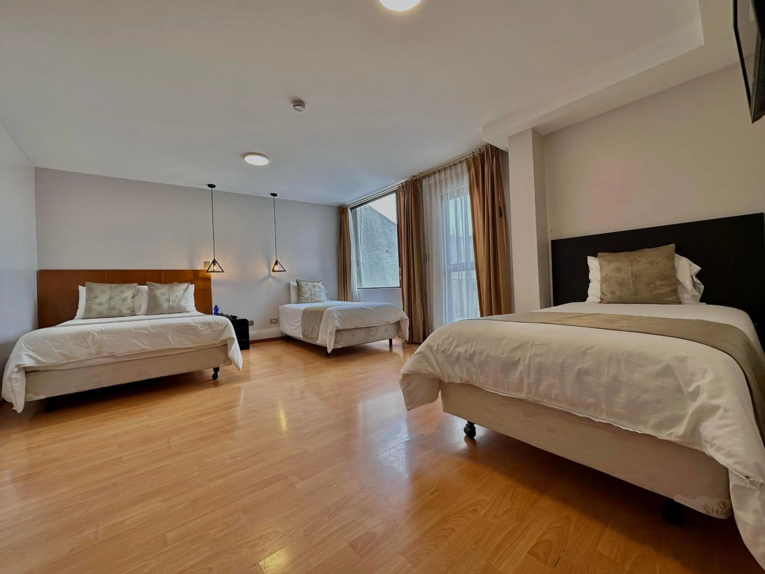 Photo of the whole room, Bed in Hotel Montecarlo