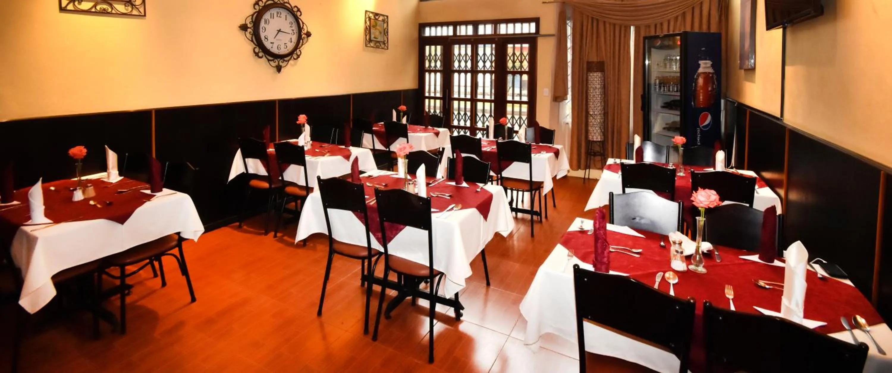 Restaurant/places to eat in Hotel Montecarlo