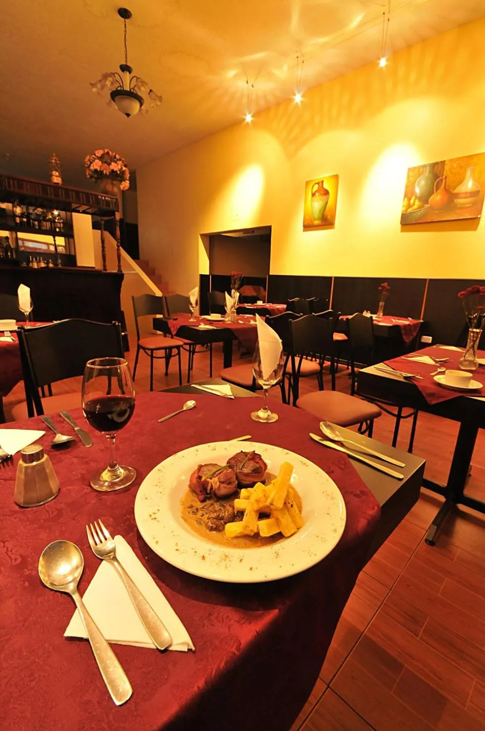 Restaurant/places to eat in Hotel Montecarlo