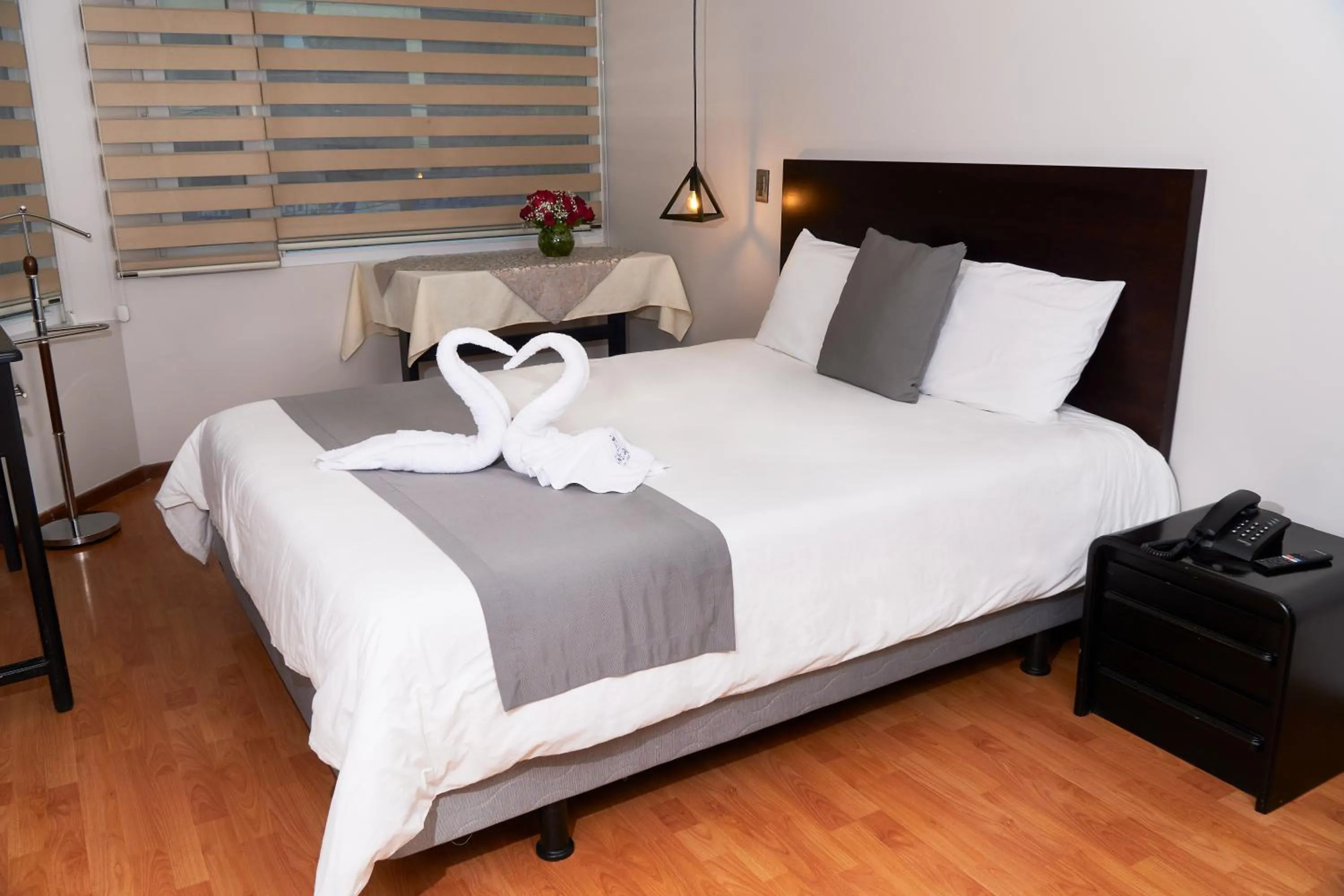 Bedroom, Bed in Hotel Montecarlo