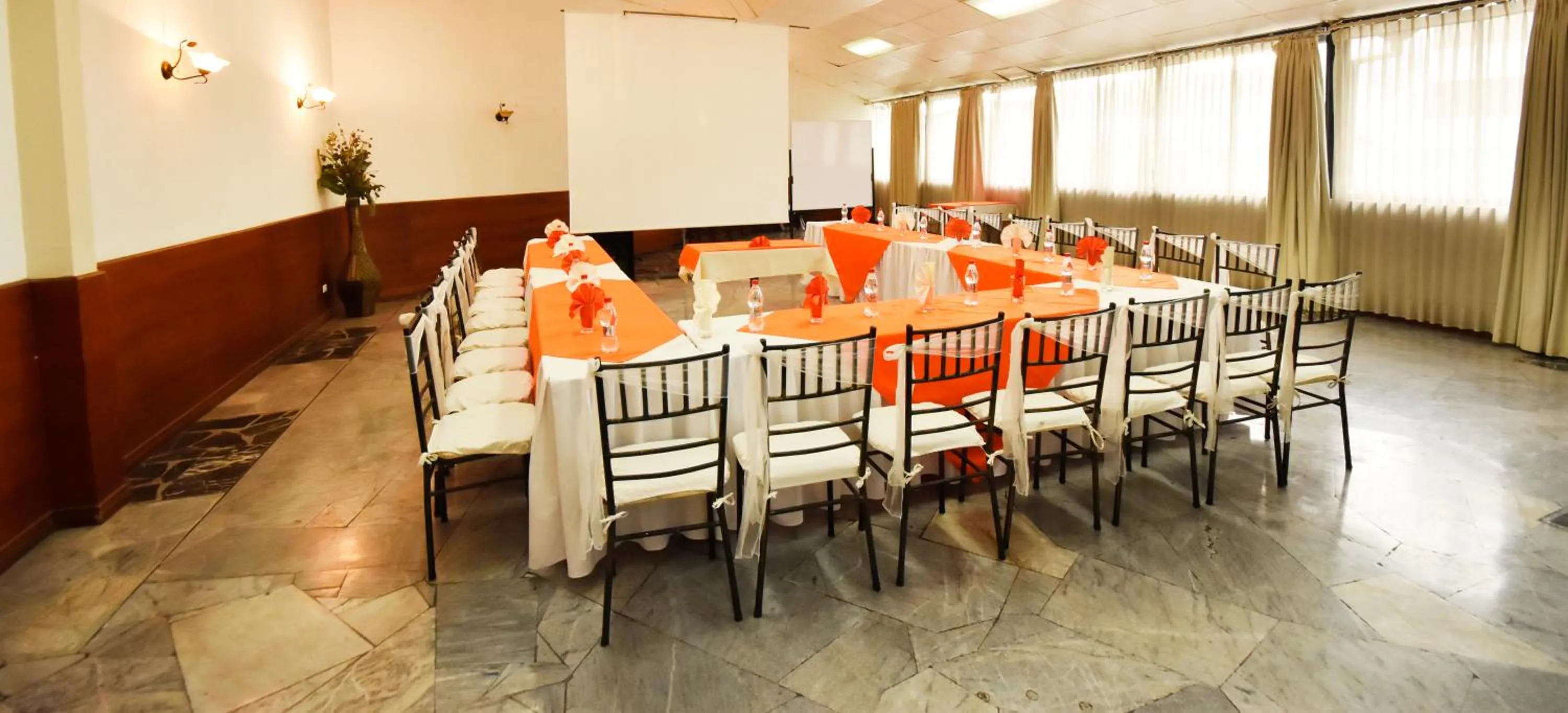 Business facilities in Hotel Montecarlo