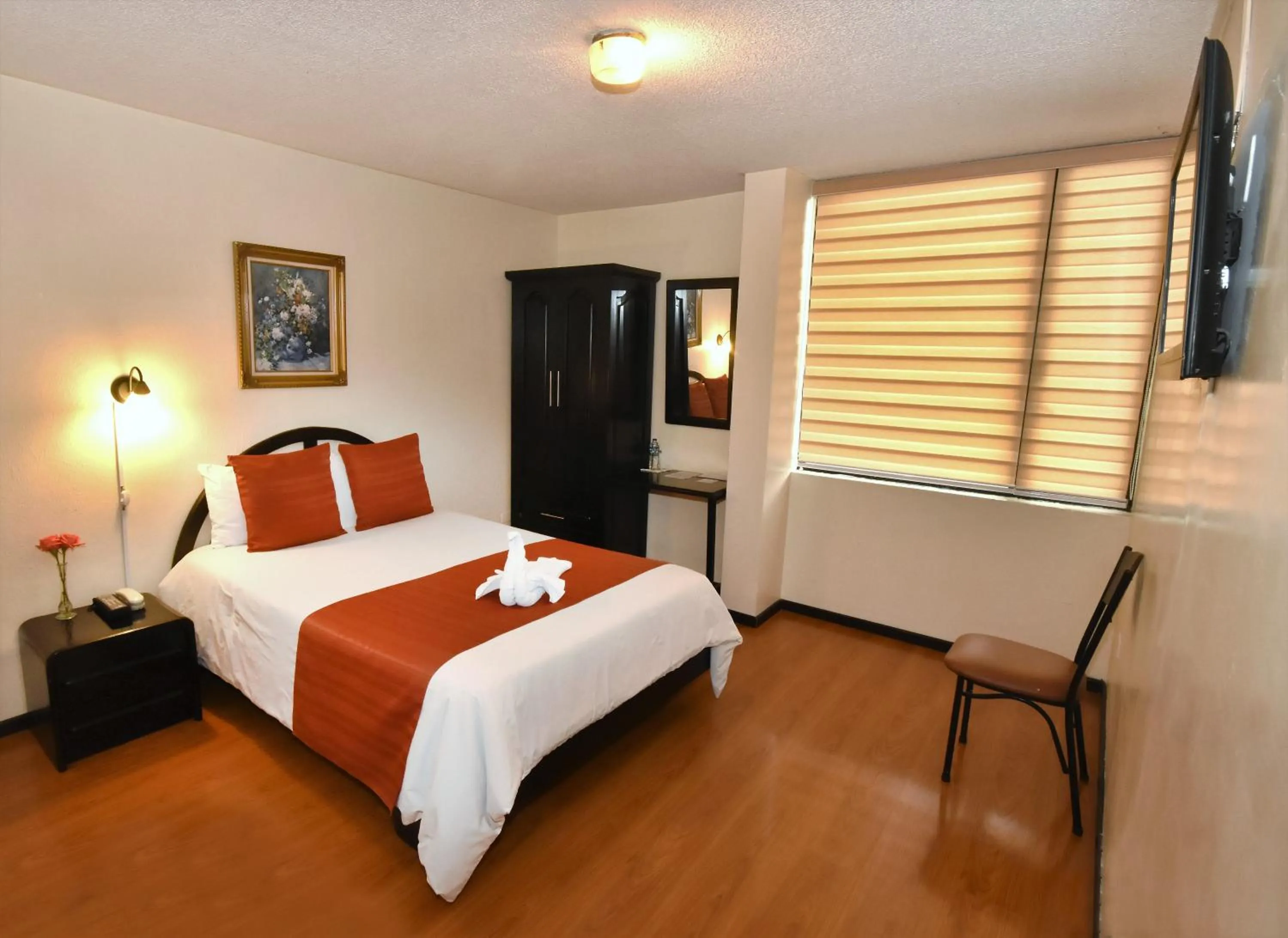 Photo of the whole room, Bed in Hotel Montecarlo