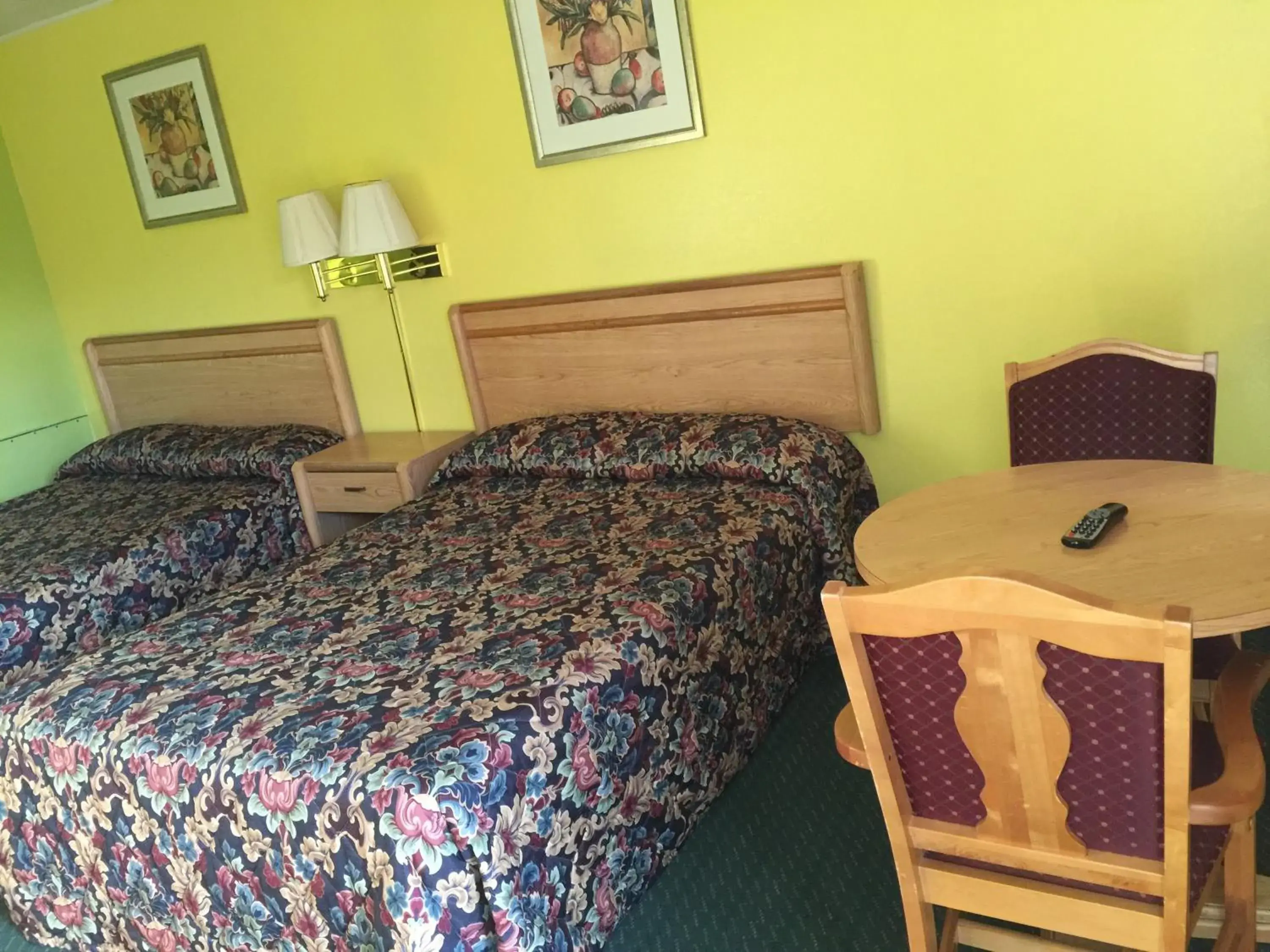 Double Room with Two Double Beds in Statesman Inn Double Room with Two Double Beds in Statesman Inn