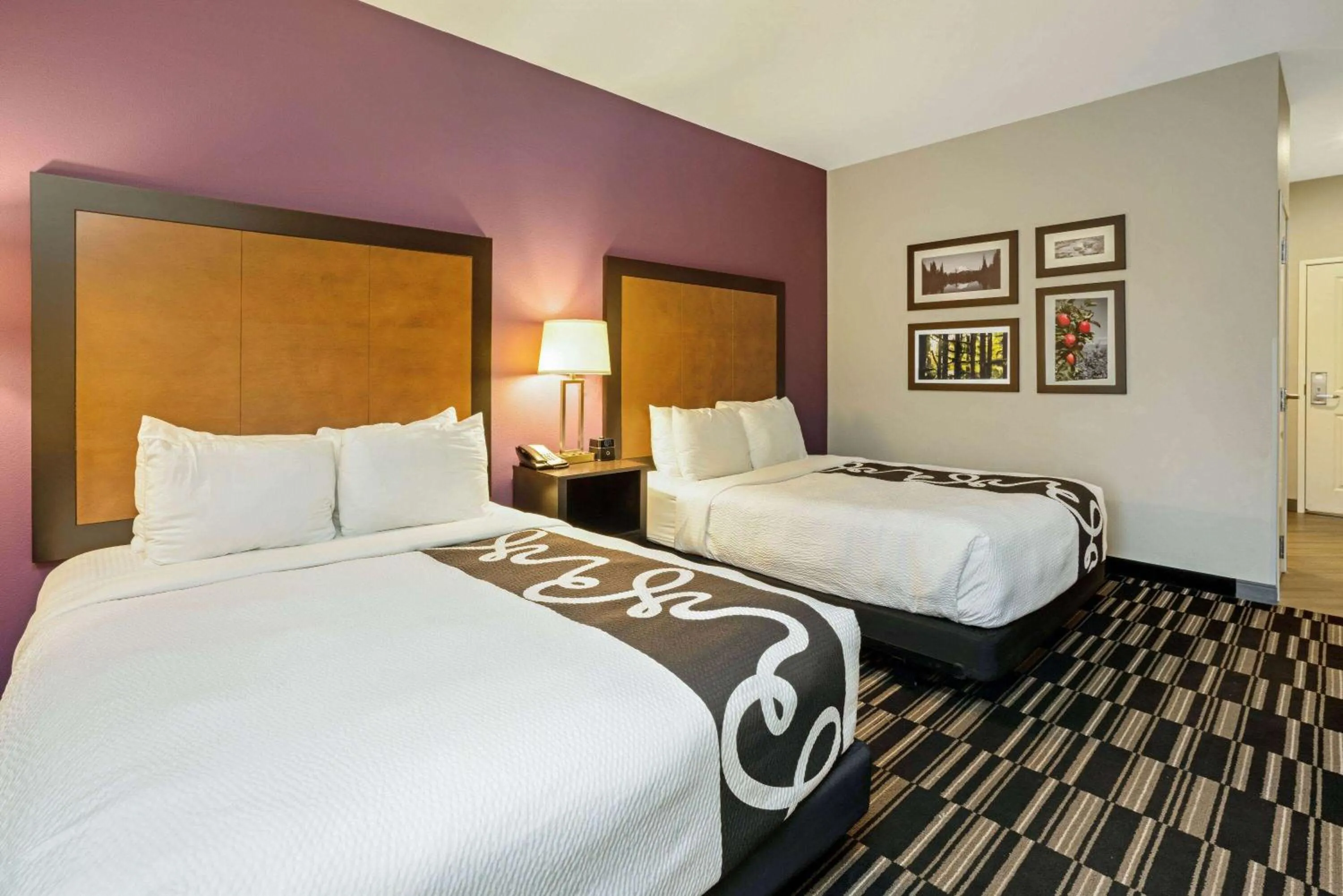 Photo of the whole room, Bed in La Quinta by Wyndham Tumwater - Olympia