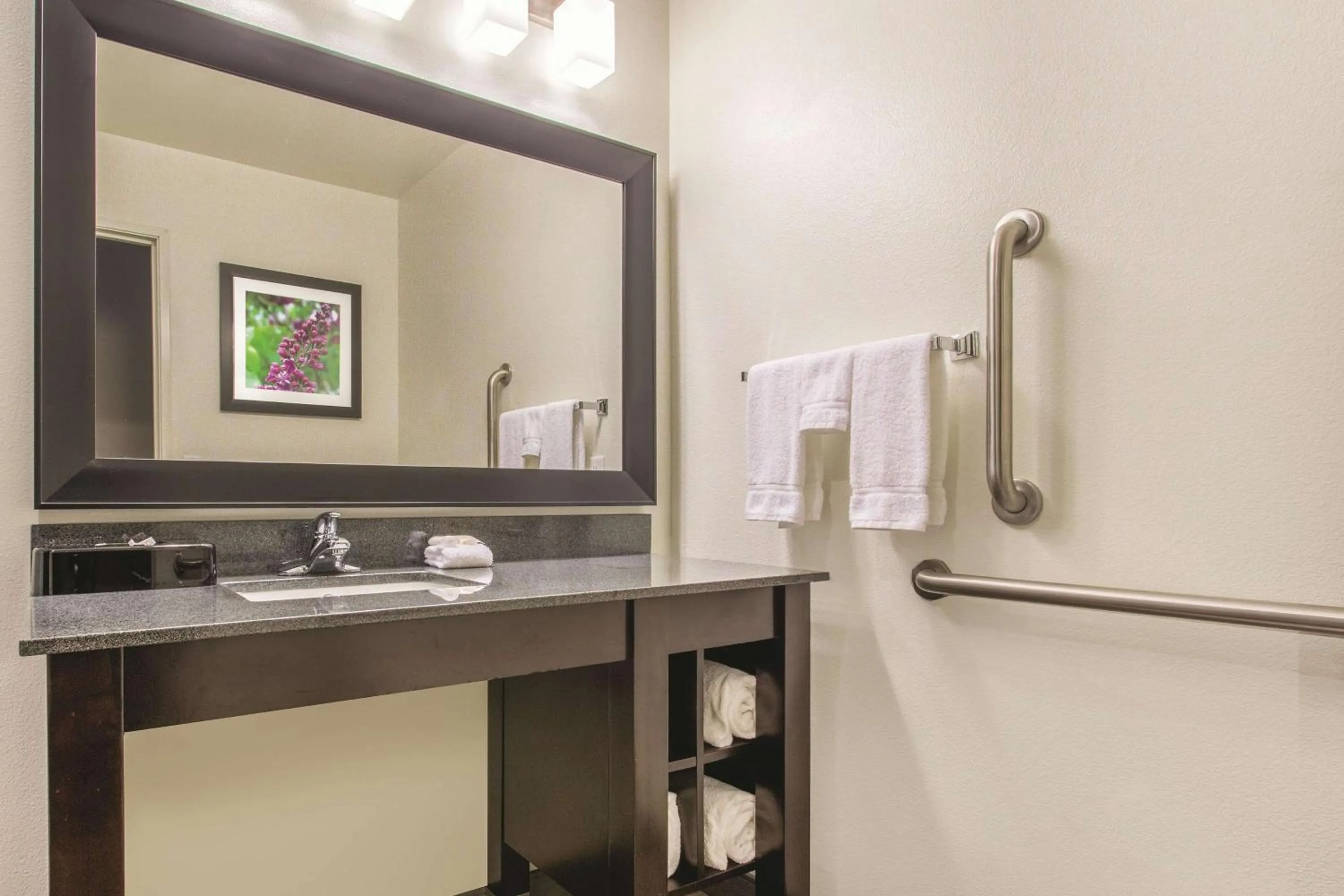 Photo of the whole room in La Quinta by Wyndham Tumwater - Olympia