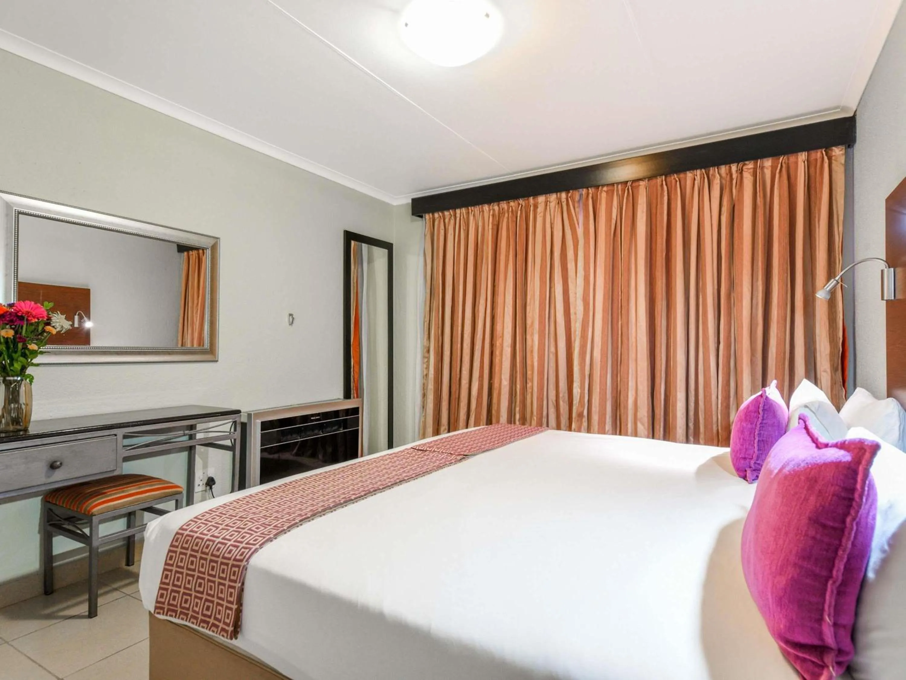 Bedroom, Bed in Mercure Hotel Nelspruit