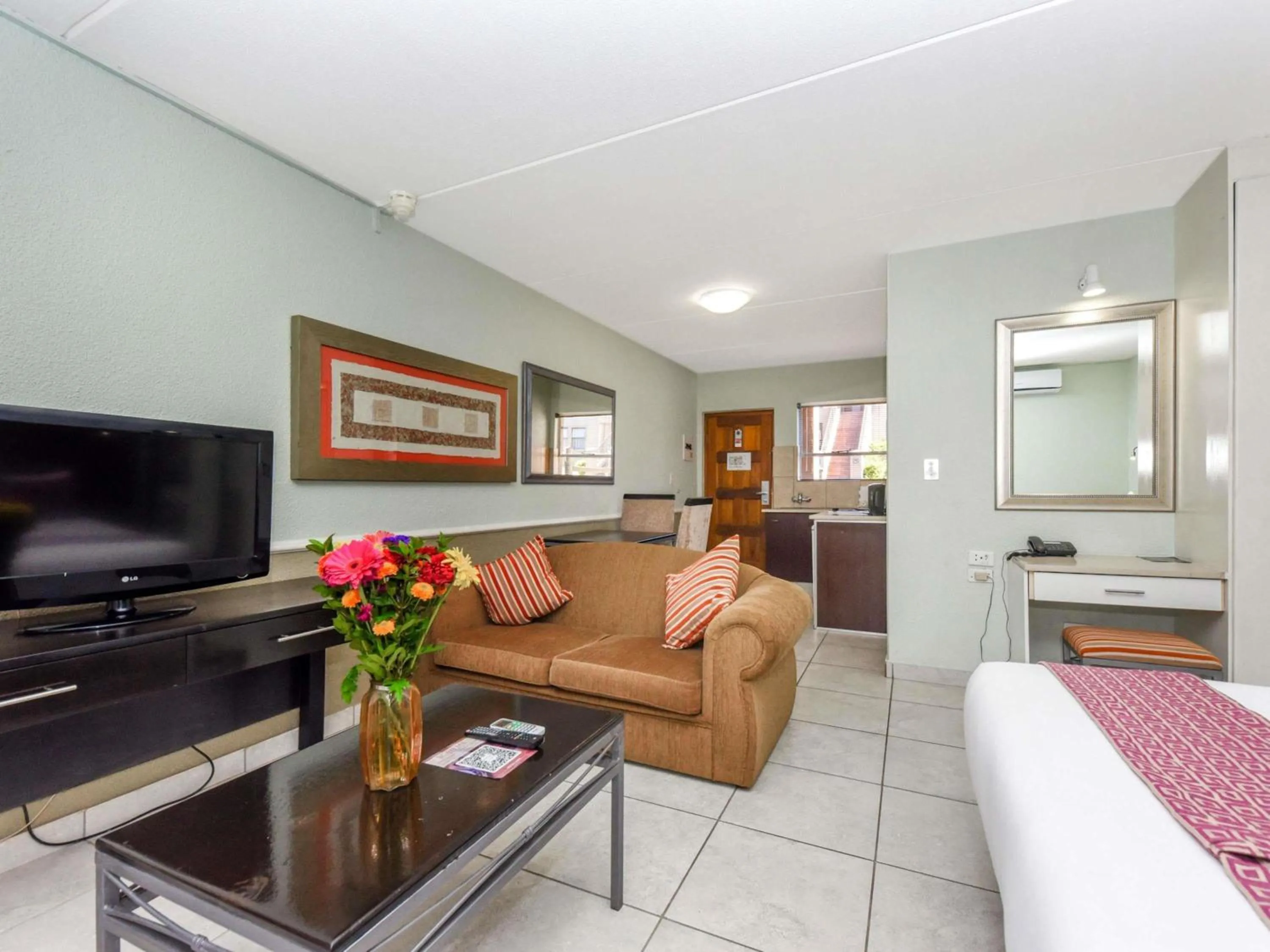 Bedroom, Bed in Mercure Hotel Nelspruit